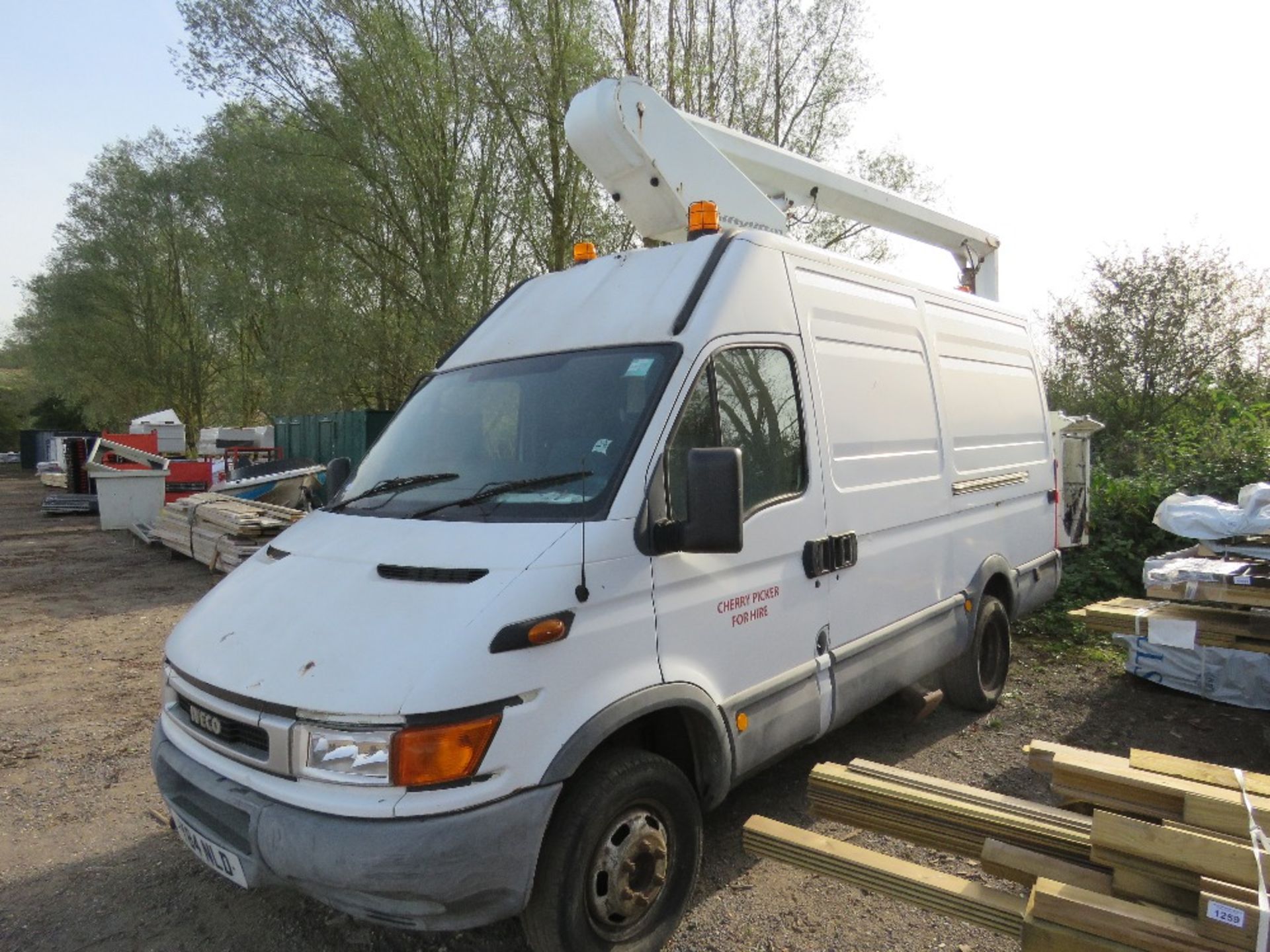 IVECO DAILY CHERRY PICKER VAN REG:Y84 NLD. WITH V5 AND PLATING CERTIFICATE, REGISTERED AS TOWER TRUC - Image 3 of 10