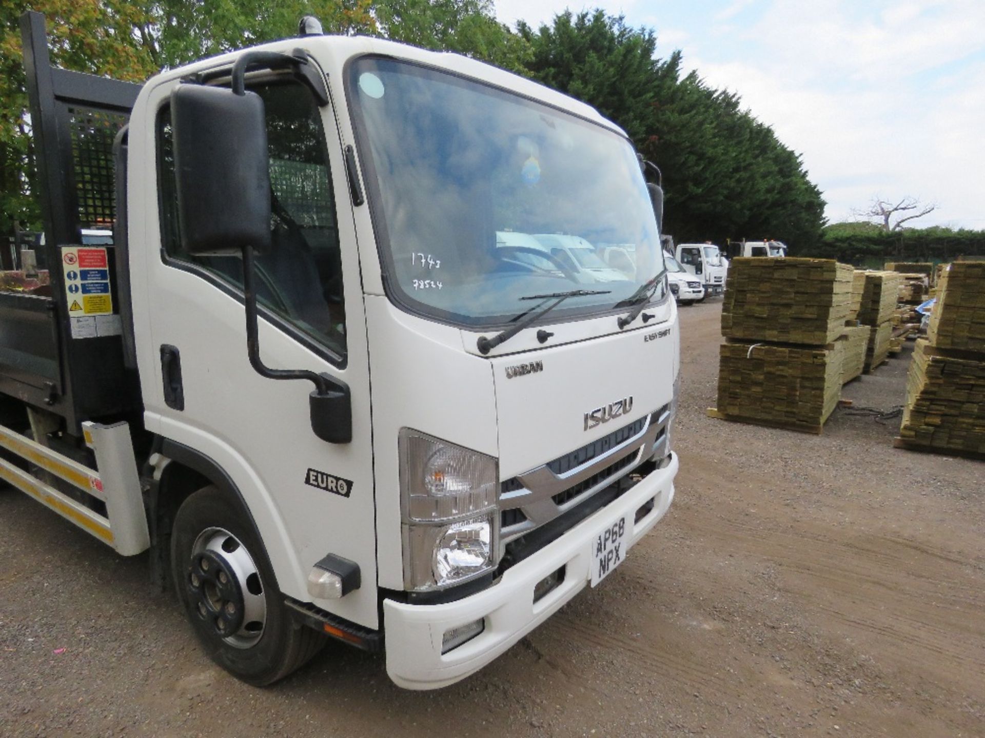 ISUZU URBAN EURO 6 7500KG TIPPER LORRY REG:AP68 NPX. ONE OWNER FROM NEW WITH V5. DIRECT FROM LOCAL U - Image 3 of 15