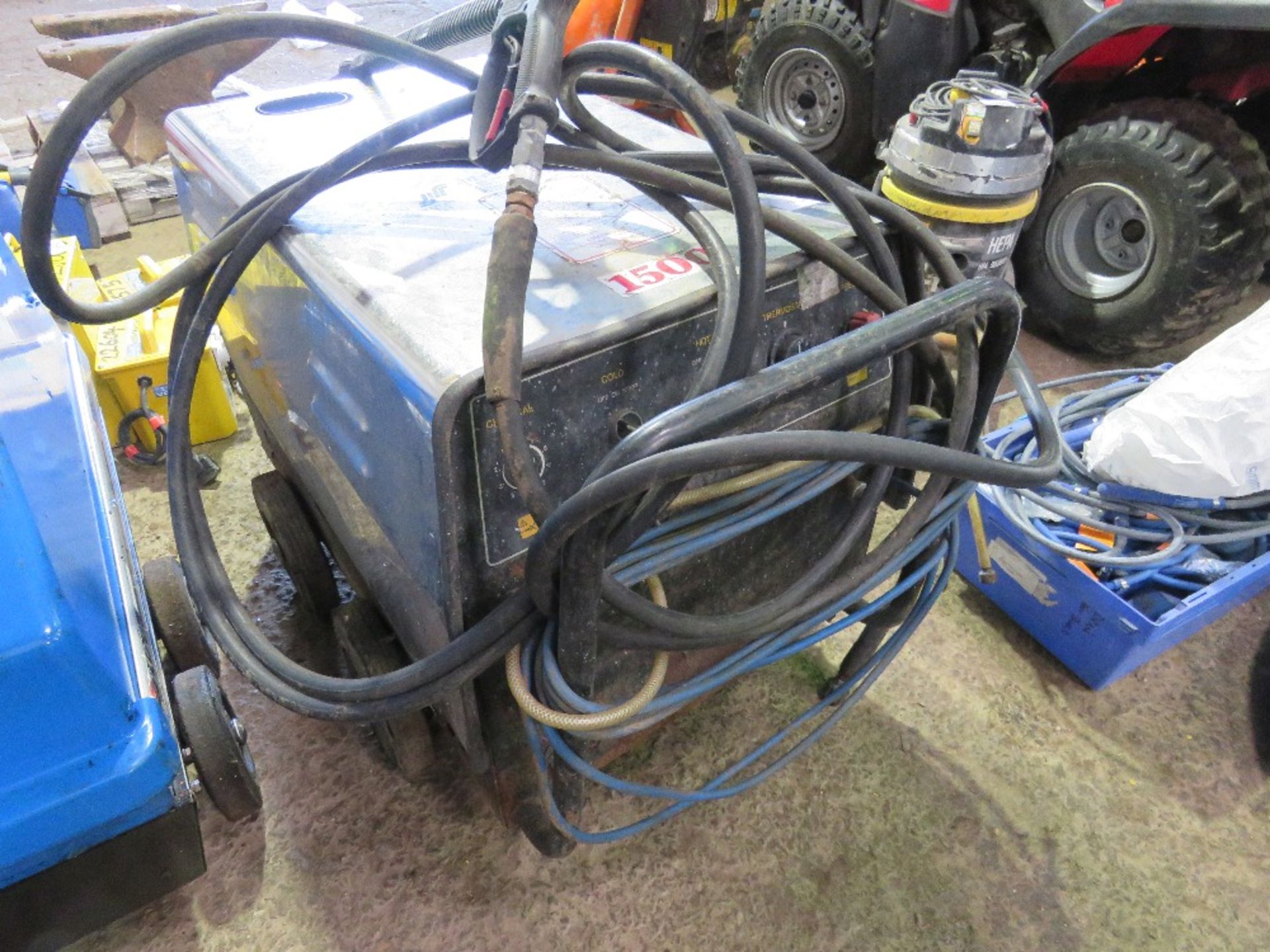 CLEANWELL 240V STEAM CLEANER WITH HOSE AND LANCE