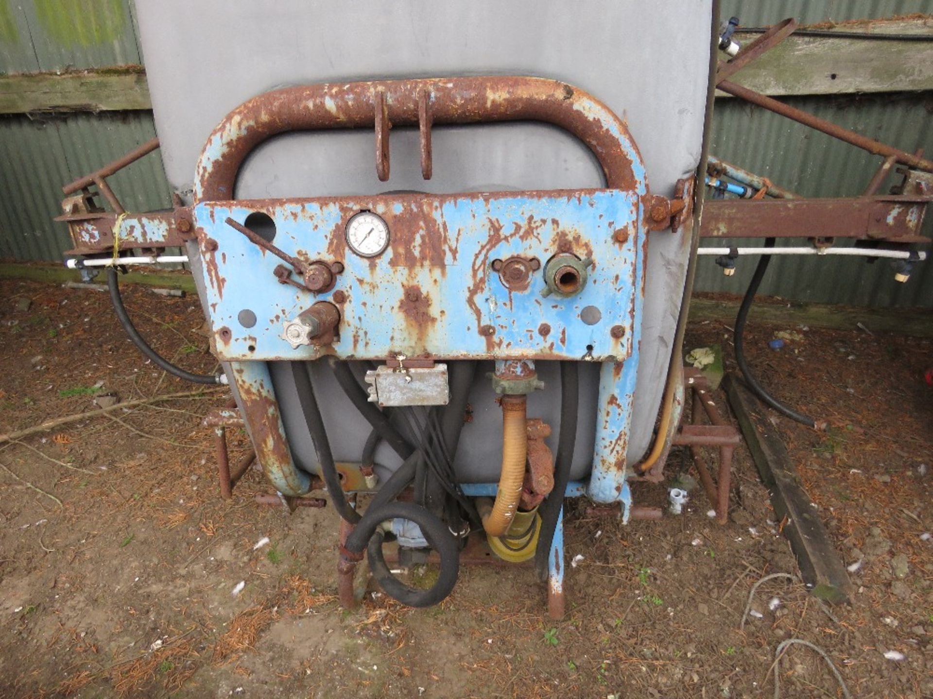 TRACTOR MOUNTED SPRAYER, PTO DRIVEN PUMP. THIS LOT IS SOLD UNDER THE AUCTIONEERS MARGIN SCHEME, T - Image 2 of 6