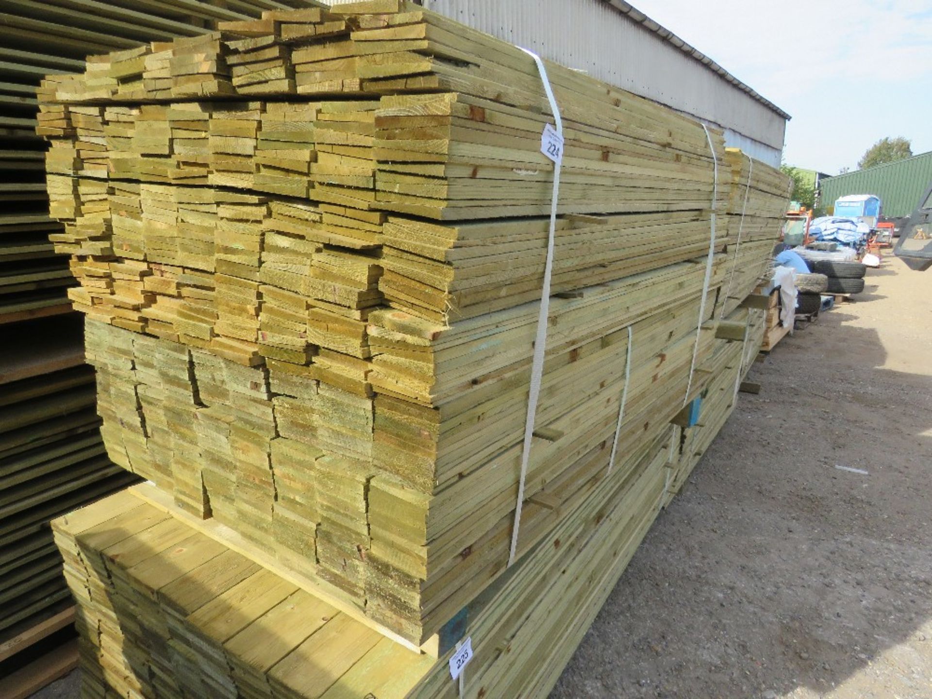 LARGE PACK OF PRESSURE TREATED FEATHER EDGE FENCE CLADDING TIMBER BOARDS. 1.50M LENGTH X 100MM WIDTH