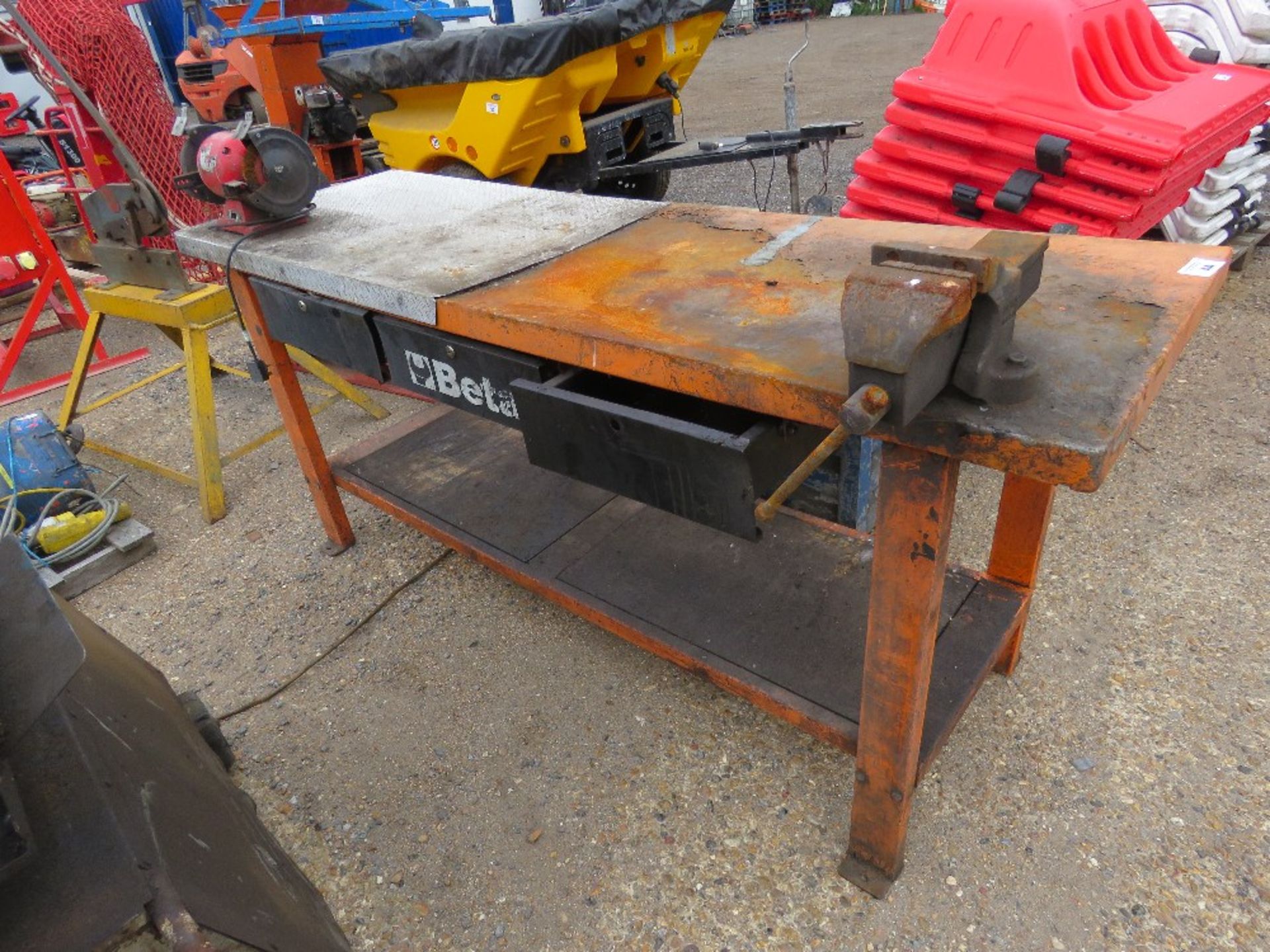 BETA METAL WORK BENCH WITH GRINDER AND VICE. 6FT LENGTH APPROX.
