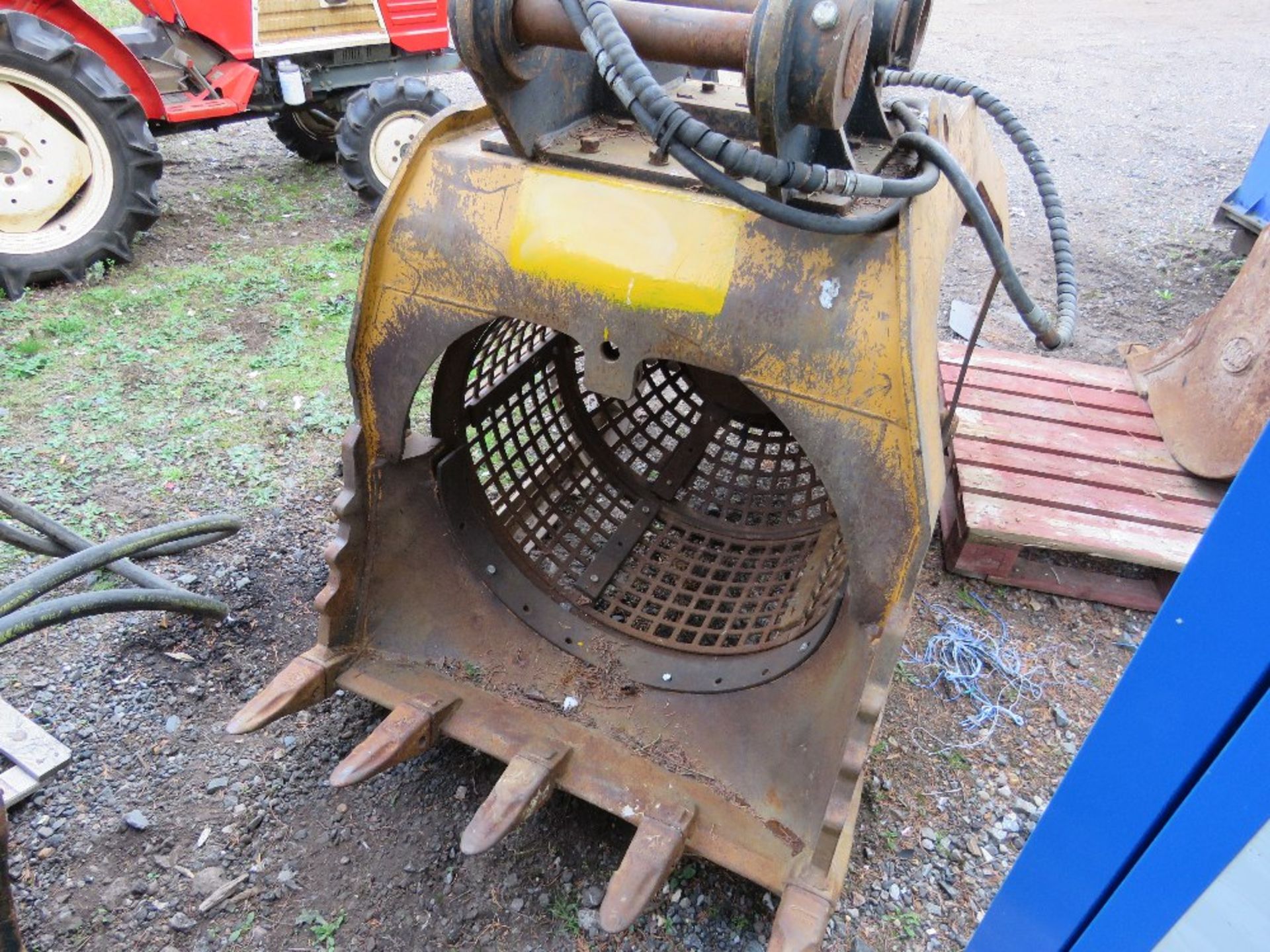 TROMMEL TYPE ROTARY RIDDLE SCREENING BUCKET ATTACHMENT FOR 13TONNE EXCAVATOR ON 65MM PINS - Image 5 of 7