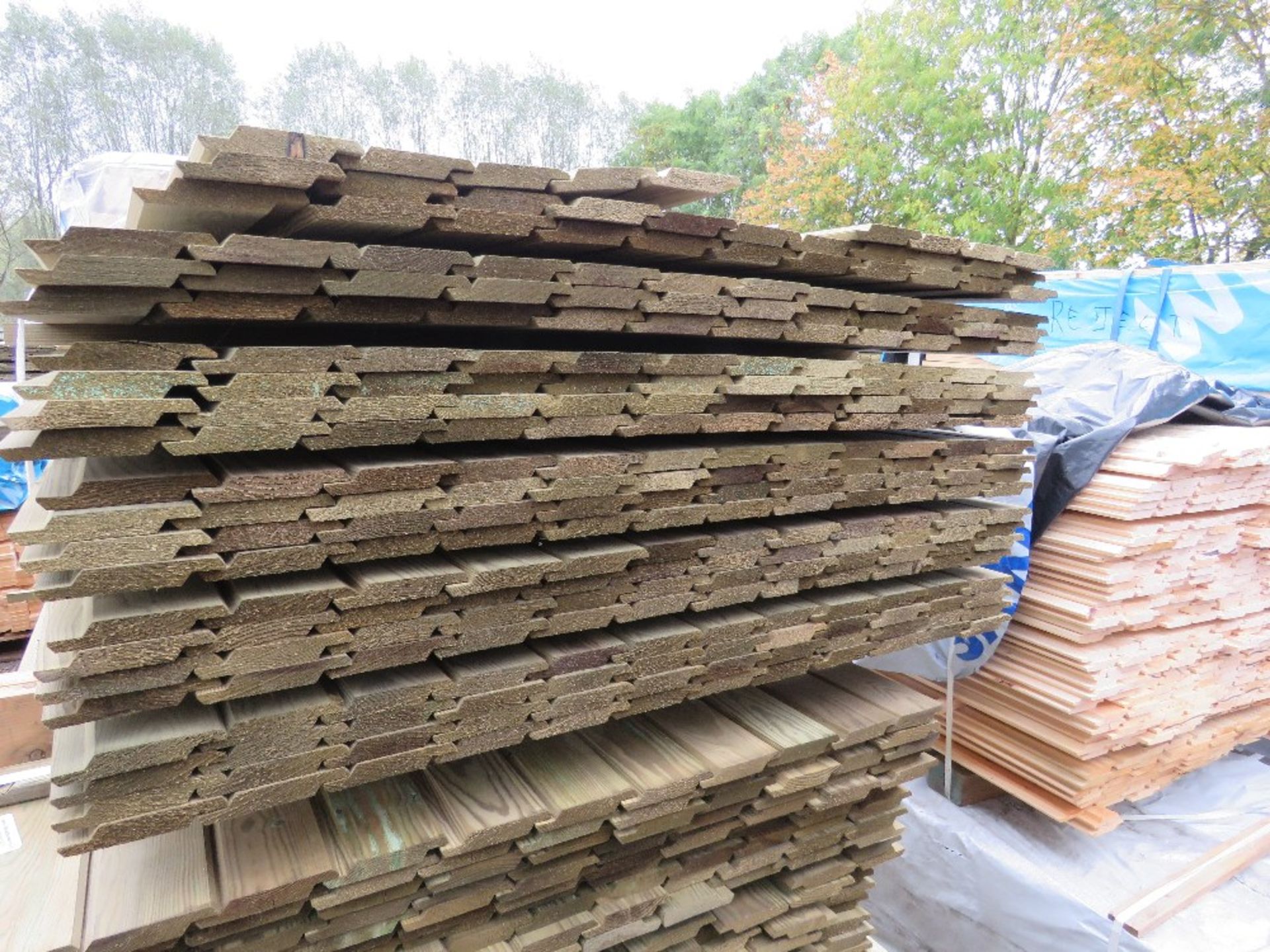 SMALL PACK OF PRESSURE TREATED SHIPLAP FENCE CLADDING TIMBER BOARDS. 1.73M LENGTH X 100MM WIDTH APPR - Image 2 of 3