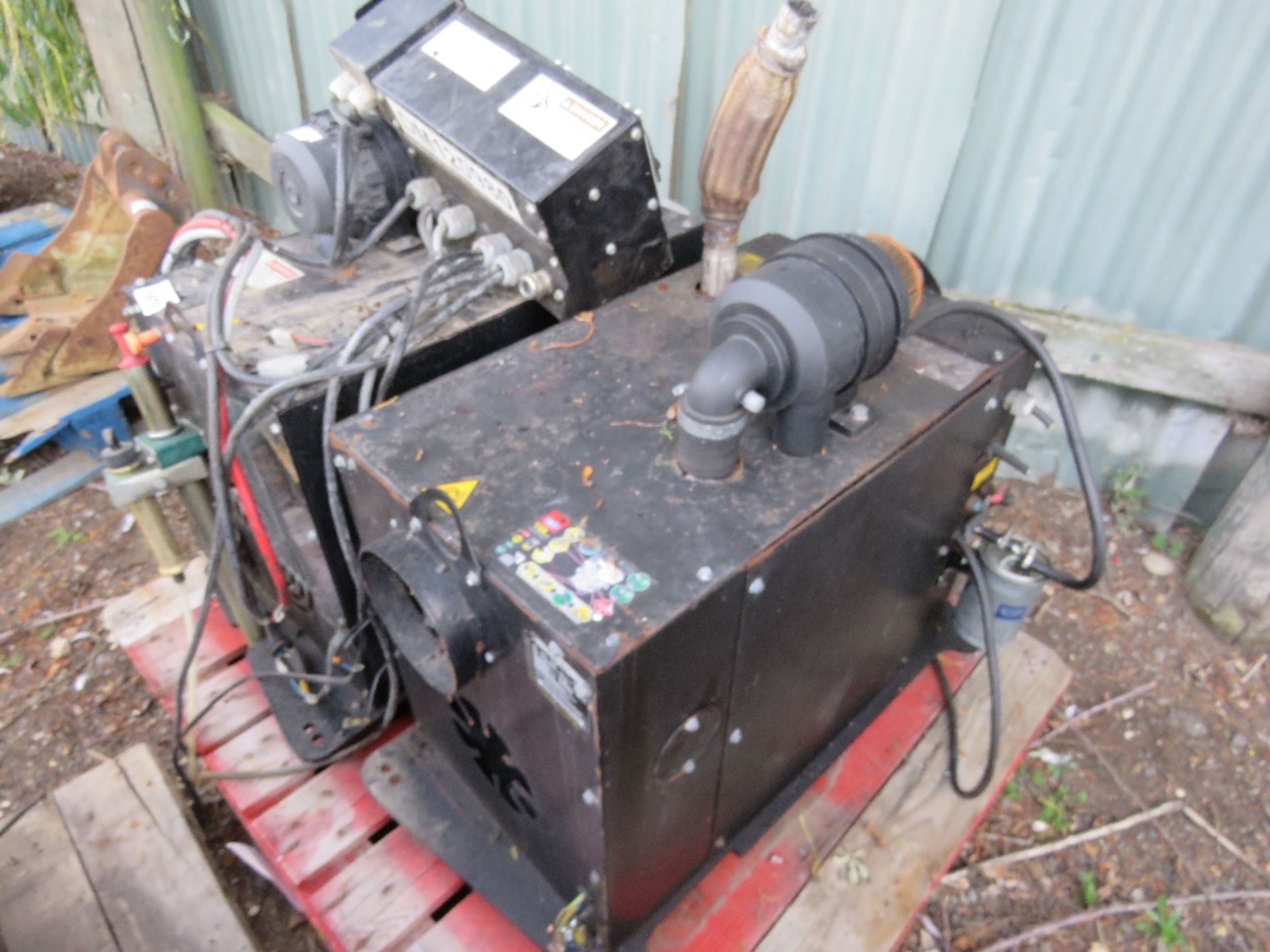 2 X HATZ DIESEL ENGINED GENERATOR SETS, 3.1KW OUTPUT. EX LIGHTING TOWERS. - Image 5 of 5