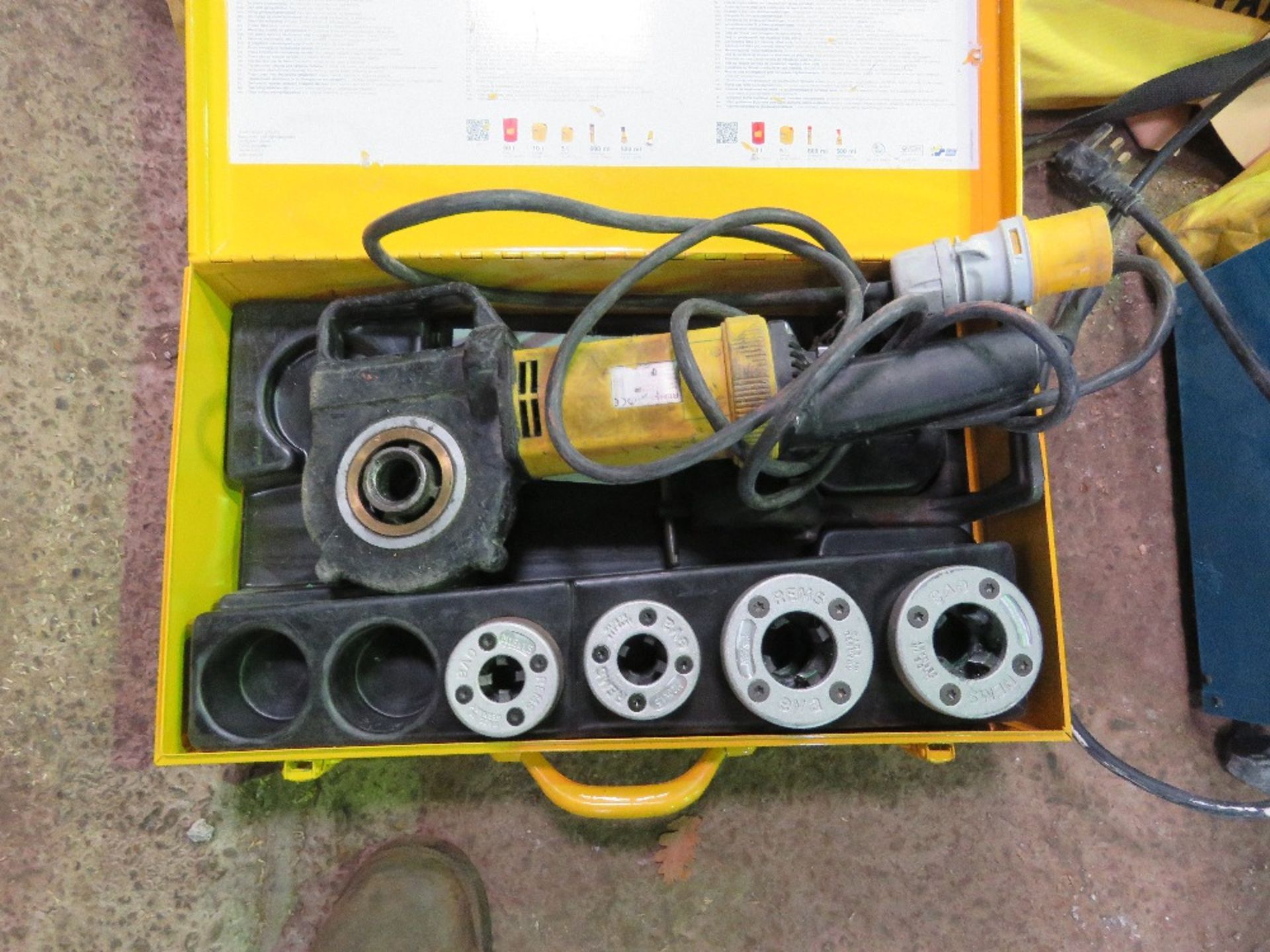 REMS AMIGO 110V PIPE THREADER SET IN BOX SOURCED FROM LARGE CONSTRUCTION COMPANY LIQUIDATION. - Image 3 of 3