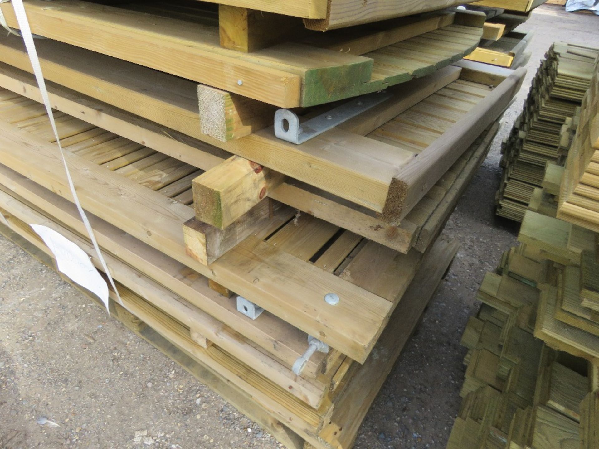 STACK OF 12NO ASSORTED WOODEN GARDEN GATES. - Image 5 of 6