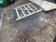 MESH SHEETS PLUS A WOODEN ENTRANCE GATE. THIS LOT IS SOLD UNDER THE AUCTIONEERS MARGIN SCHEME, TH