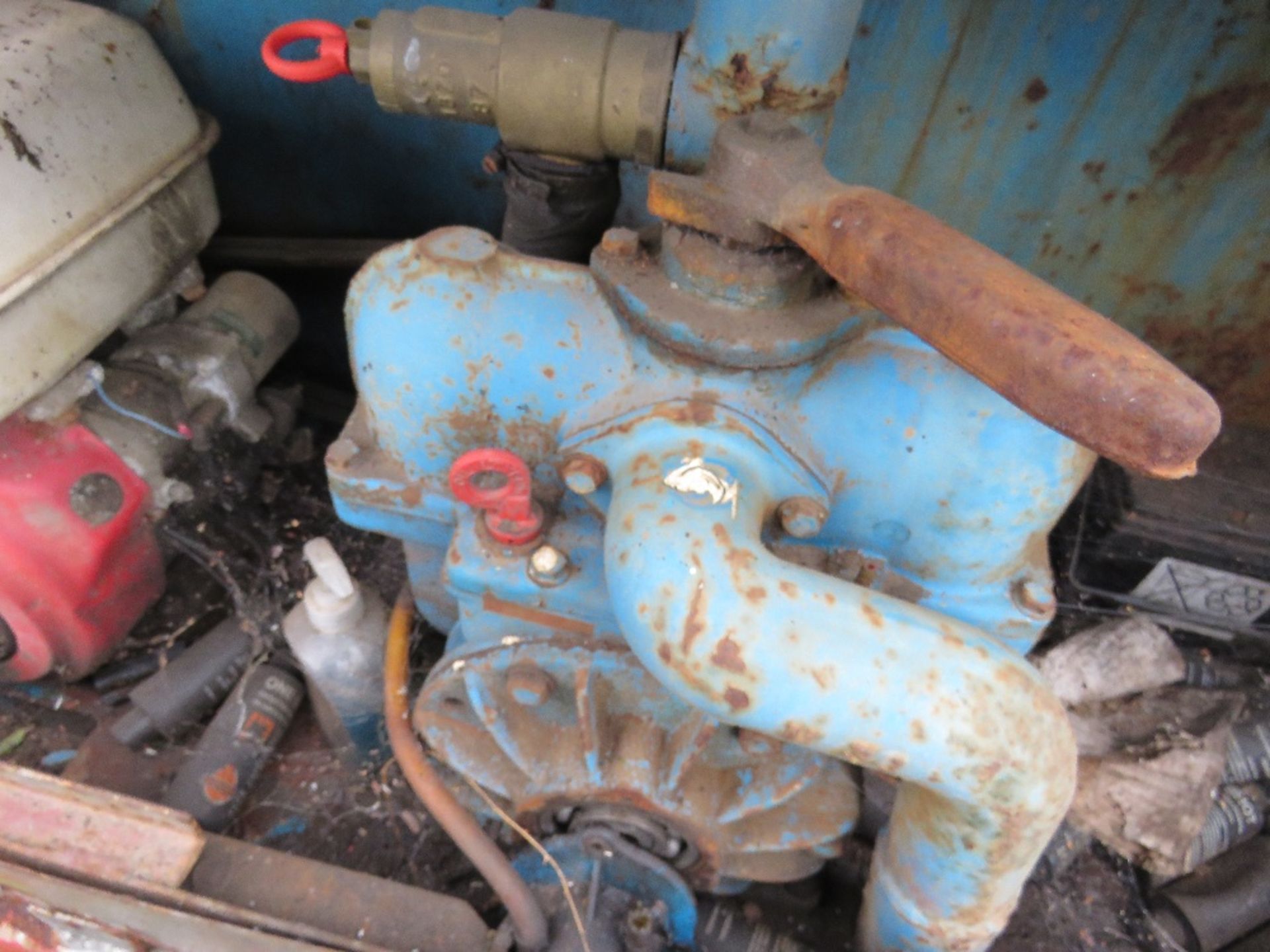 HONDA ENGINED TOILET EMPTYING SUCTION TANKER - Image 5 of 6