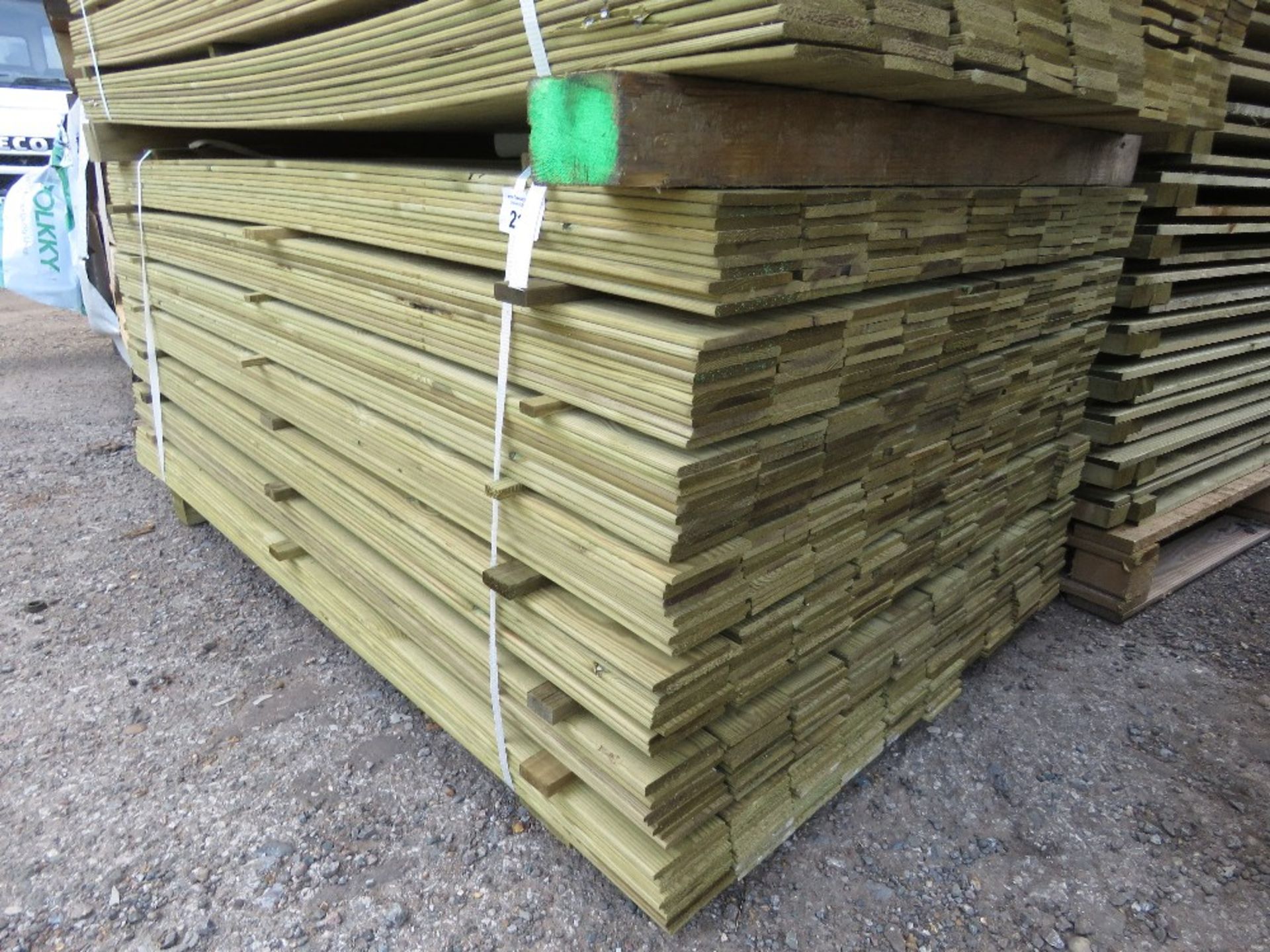 LARGE PACK OF PRESSURE TREATED HIT AND MISS FENCE CLADDING TIMBER BOARDS. 1.75M LENGTH X 100MM WIDTH