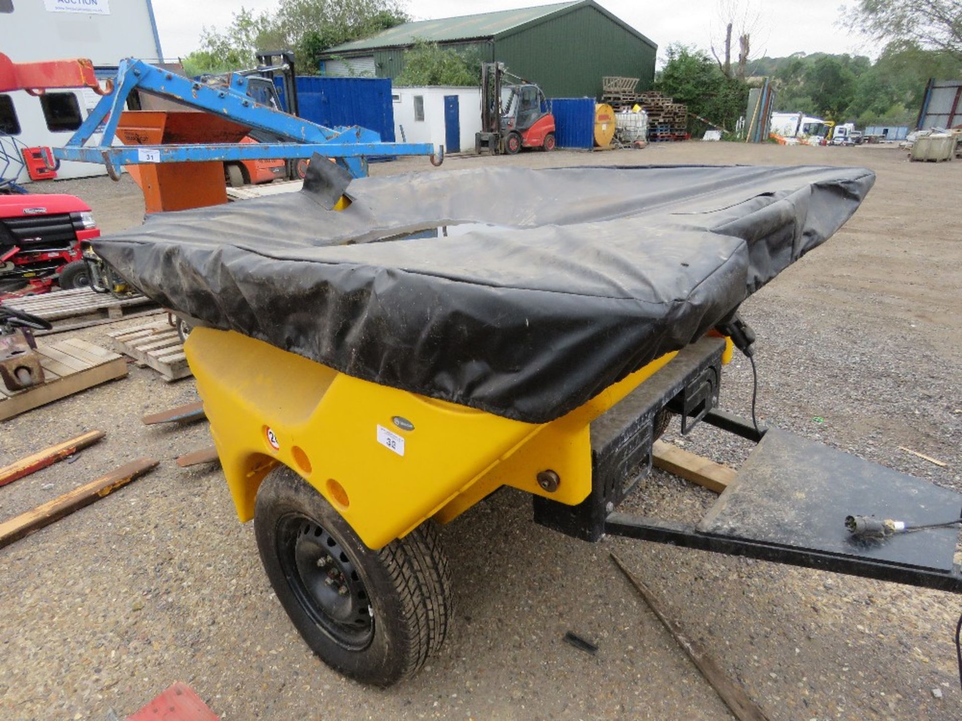 GLASDON TURBOCAST 1000 WHEEL DRIVEN TOWED SALT SPREADER, 430LITRE CAPACITY.