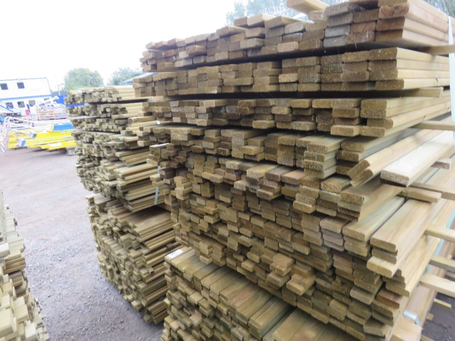 LARGE PACK OF TREATED VENETIAN PALE FENCE CLADDING SLATS: 1.83M LENGTH X 45MM X 18MM APPROX. - Image 3 of 4