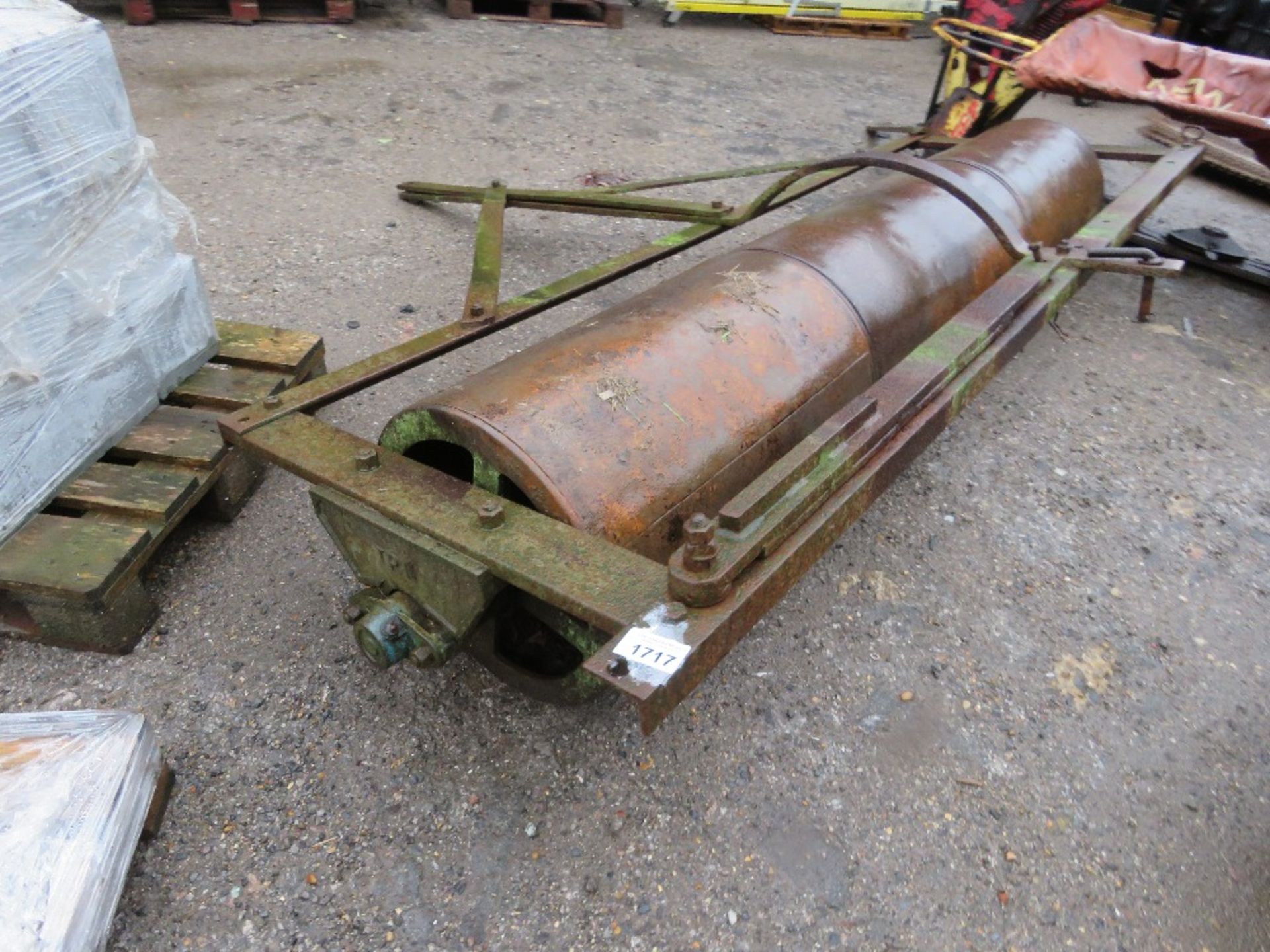 TRACTOR TOWED FLAT ROLL, 8FT WIDTH APPROX. THIS LOT IS SOLD UNDER THE AUCTIONEERS MARGIN SCHEME, - Image 2 of 2
