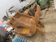 HEAVY DUTY 5 TINE MECHANICAL 5 TINE EXCAVATOR GRAPPLE ON 80MM PINS.