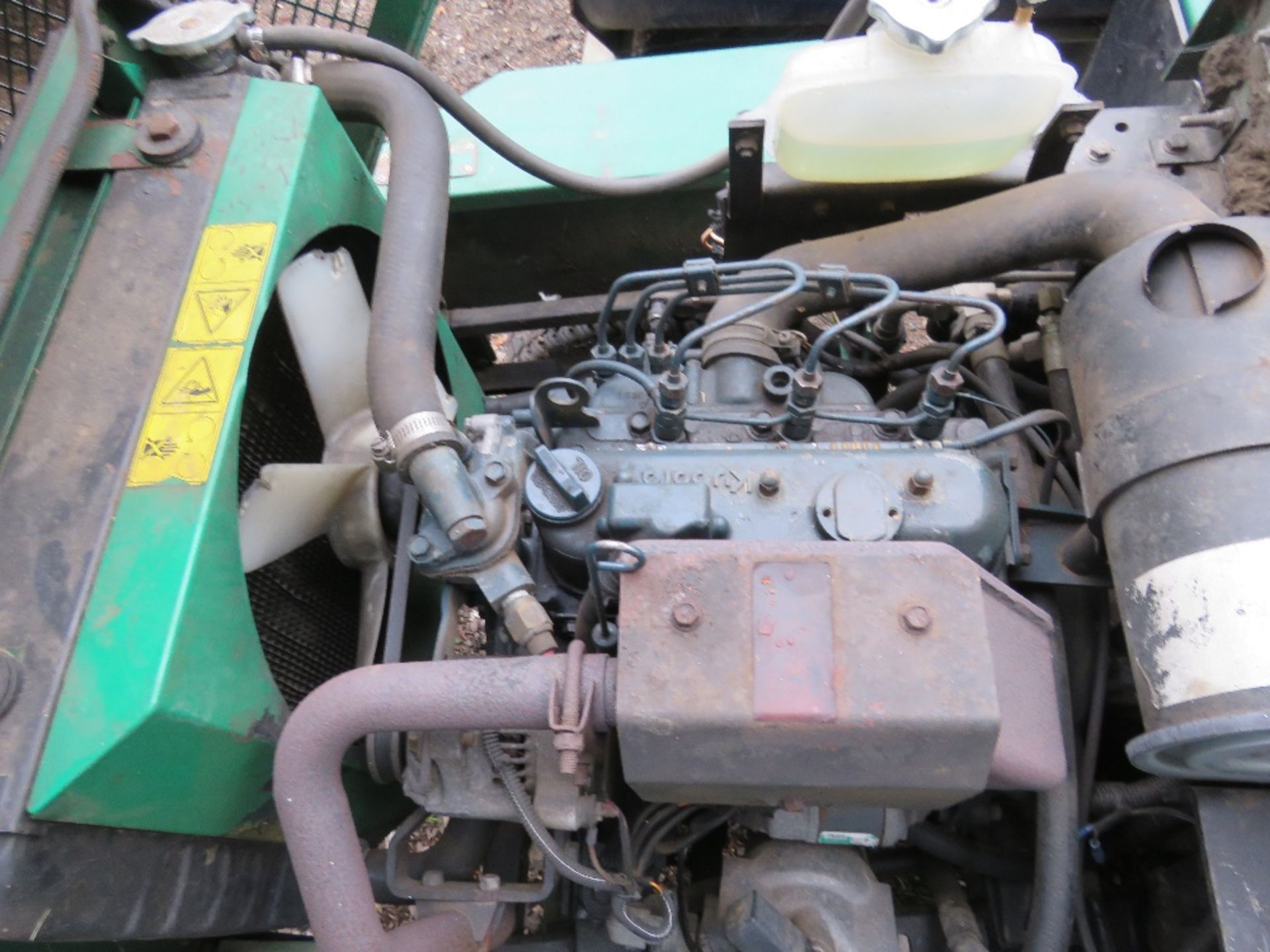 RANSOMES TRIPLE RIDE ON MOWER WITH KUBOTA ENGINE. BEEN IN STORAGE FOR SOME TIME. WHEN BRIEFLY TESTED - Image 3 of 8