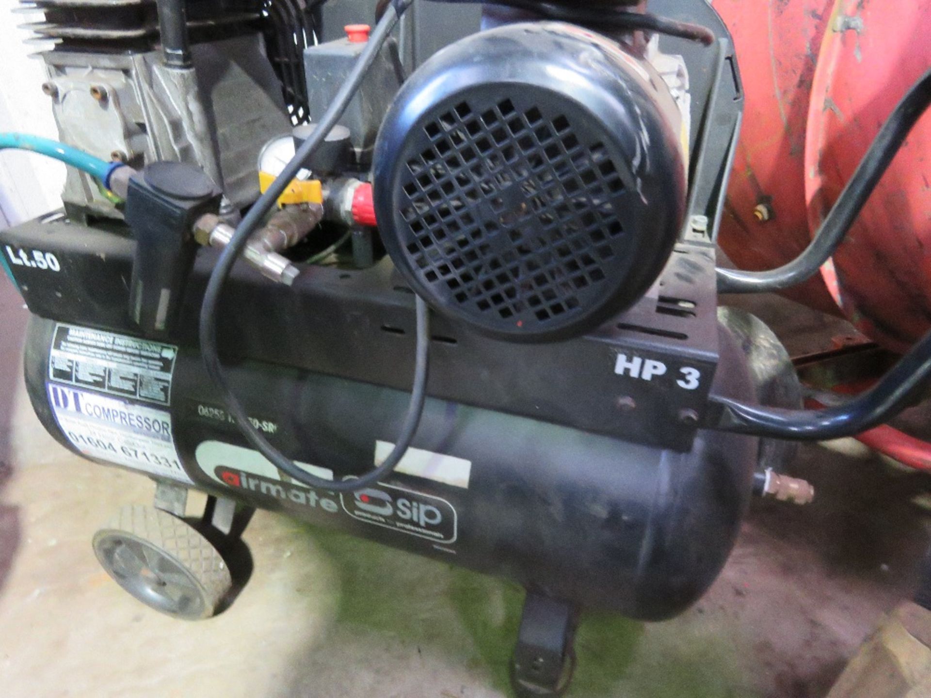 SIP AIR COMPRESSOR, 240VOLT POWERED. SOURCED FROM SITE CLOSURE/CLEARANCE. - Image 3 of 4