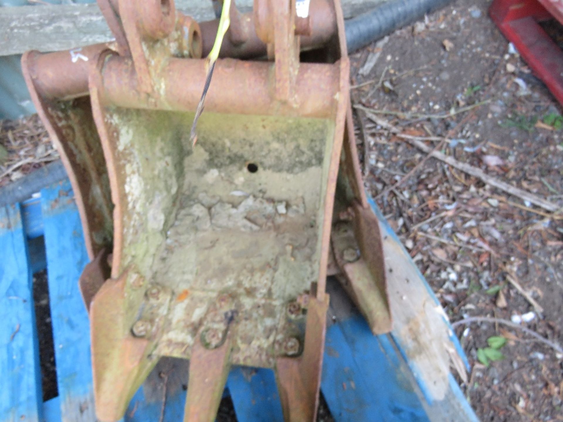 3NO MINI EXCAVATOR BUCKETS ON 25MM PINS, AS SHOWN. - Image 3 of 5