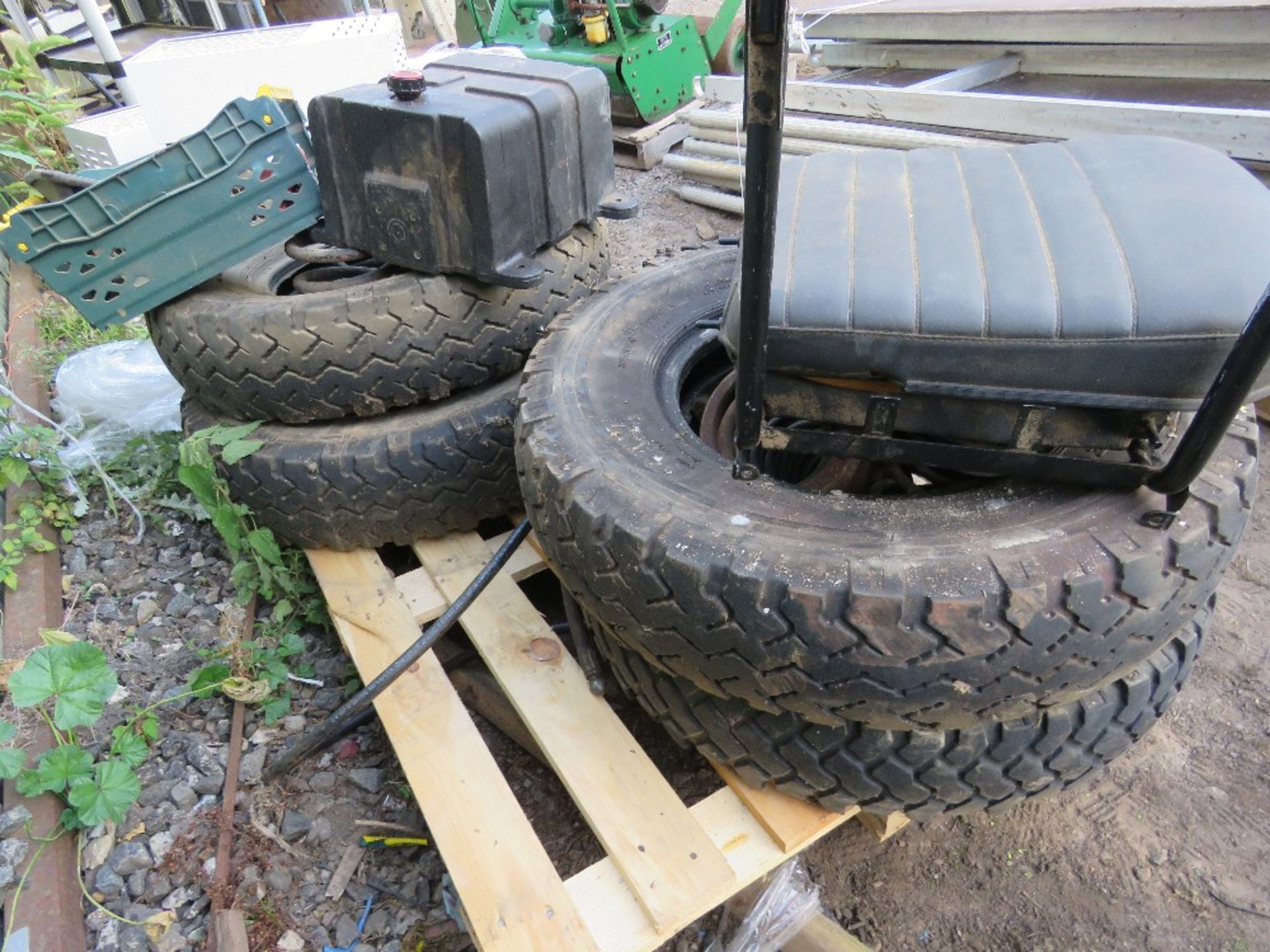 ASSORTED LANDROVER SPARES INCLUDING WHEELS, PLUS A HYDRAULIC PUMP UNIT. THIS LOT IS SOLD UNDER T - Image 8 of 8