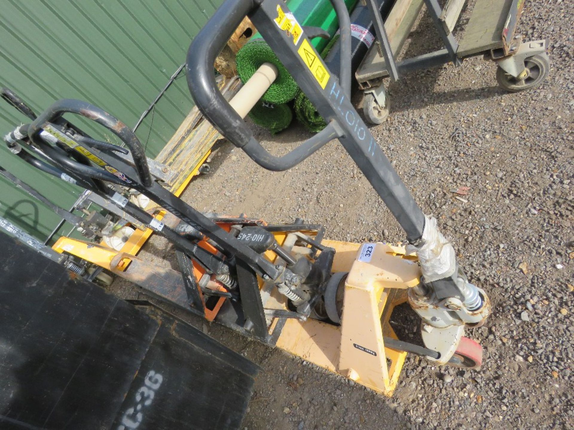 3 X HYDRAULIC PALLET TRUCKS. - Image 2 of 3