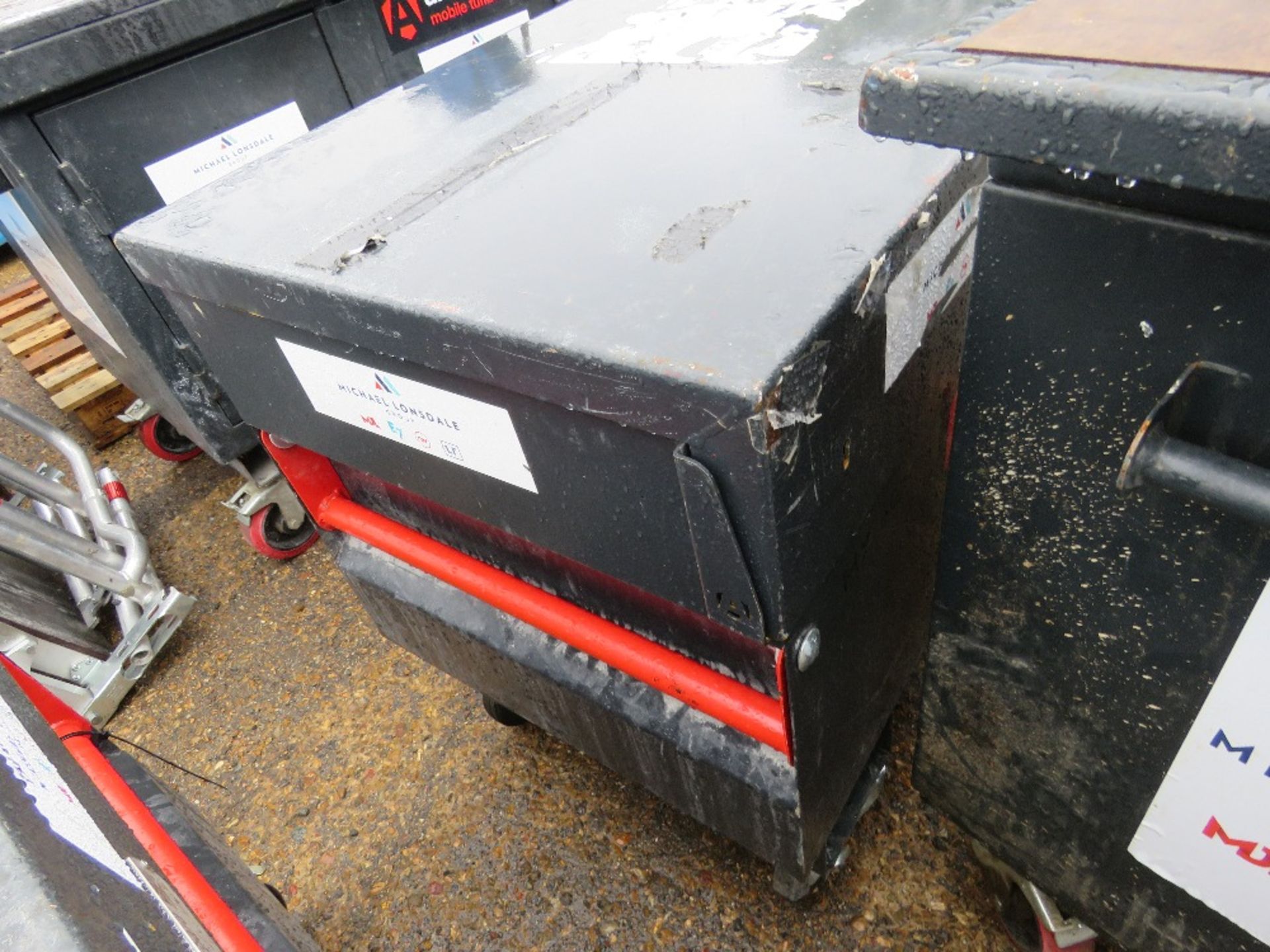 ARMORGARD TUFFBANK BOX . HAS KEYS. SOURCED FROM LARGE CONSTRUCTION COMPANY LIQUIDATION. - Image 3 of 5