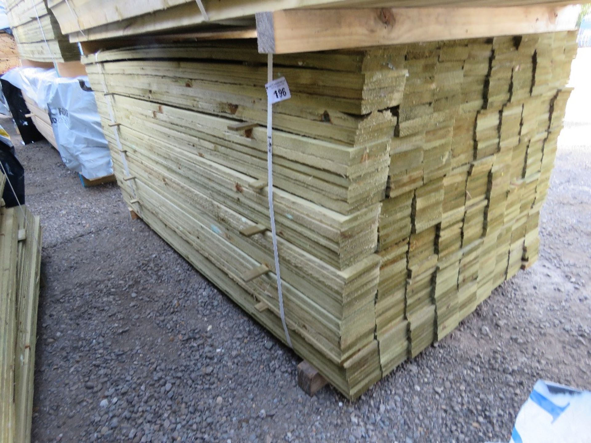 LARGE PACK OF PRESSURE TREATED FEATHER EDGE FENCE CLADDING TIMBER BOARDS. 1.65M LENGTH X 100MM WIDTH