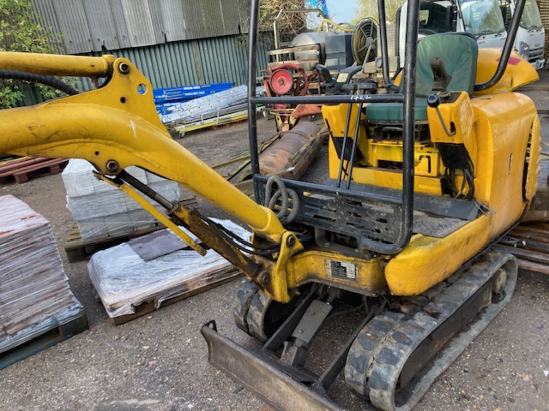 KOMATSU PC12R-8 RUBBER TRACKED MINI DIGGER YEAR 2004