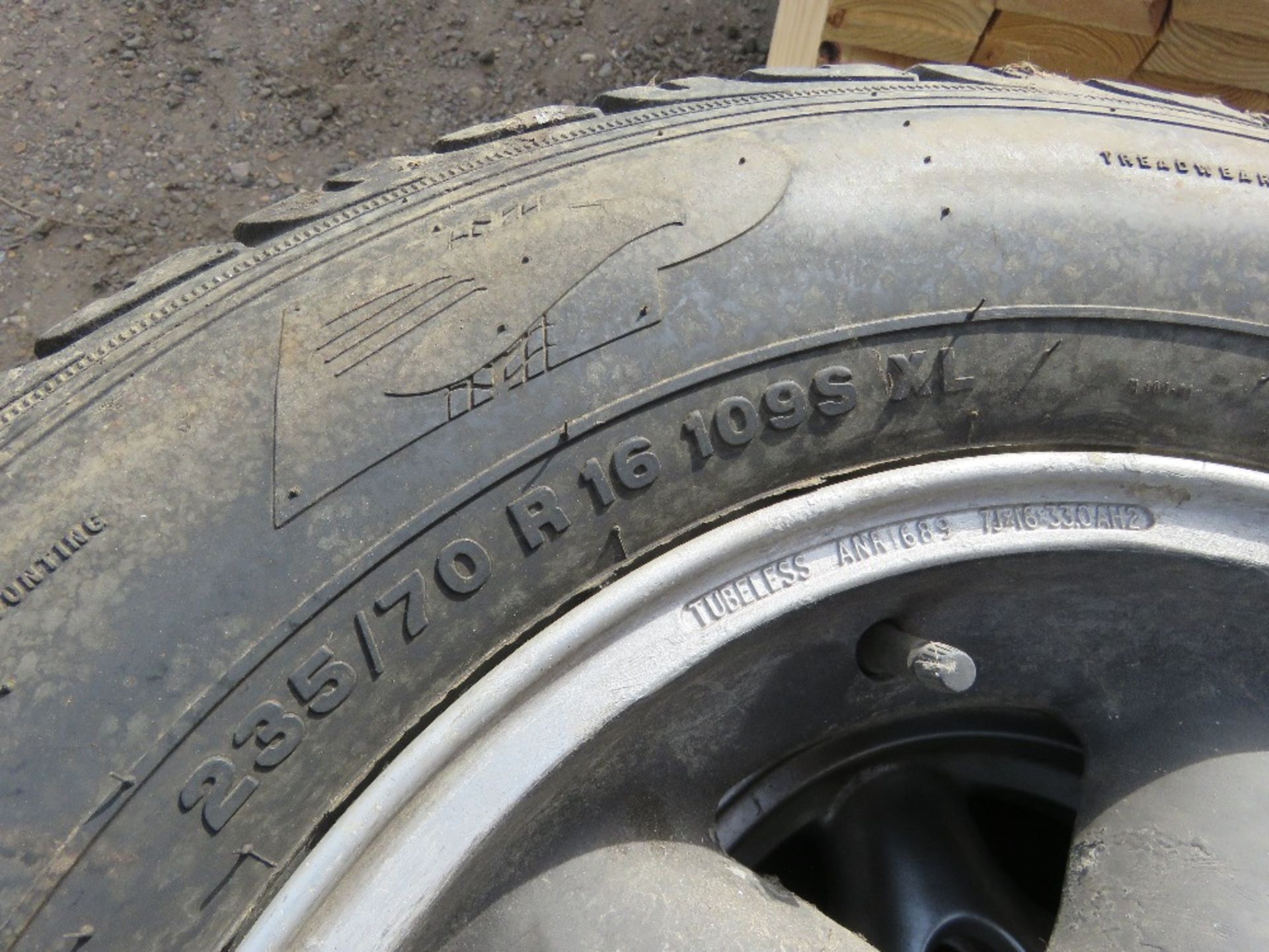 2 X LANDROVER DISCOVERY ALLOY WHEELS AND TYRES. THIS LOT IS SOLD UNDER THE AUCTIONEERS MARGIN SCH - Image 2 of 6
