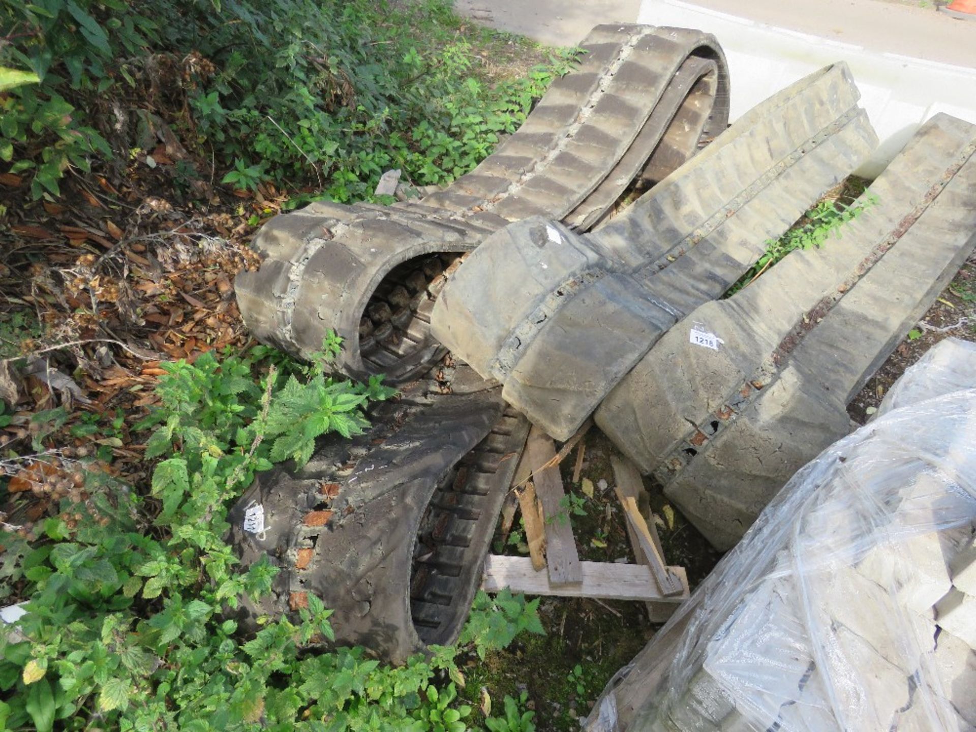 LARGE EXCAVATOR RUBBER TRACKS 5-8TONNE.