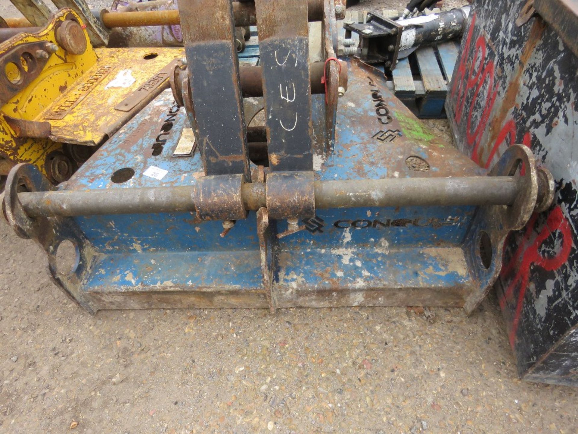 SET OF CONQUIP EXCAVATOR MOUNTED PALLET FORKS, ADJUSTABLE WIDTH. 65MM AND 80MM PINS. - Image 3 of 4