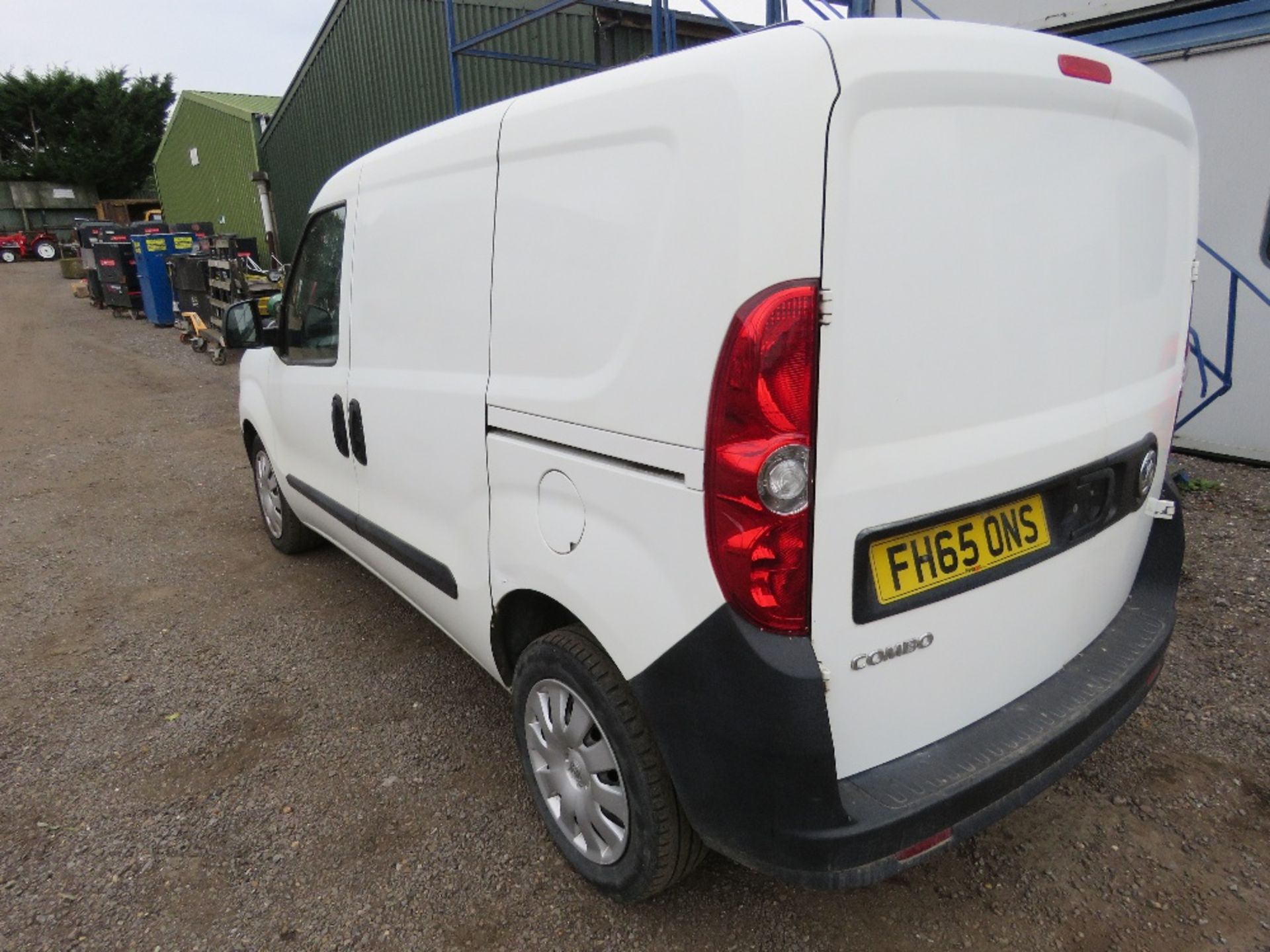 BID INCREMENT NOW £50 VAUXHALL COMBO L1H1-CDTI FIVE SEATER VAN REG: FH65 ONS. - Image 11 of 14