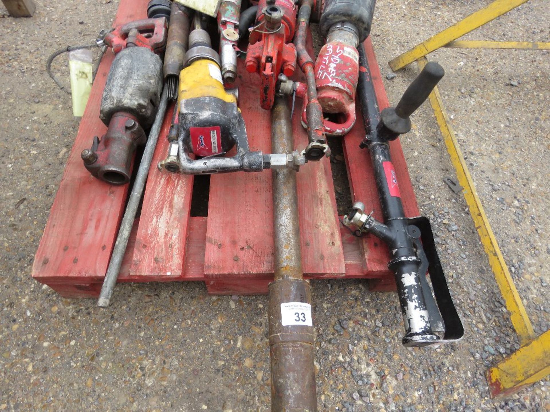 PALLET OF ASSORTED AIR BREAKERS AND SCABBLERS. THIS LOT IS SOLD UNDER THE AUCTIONEERS MARGIN SCHE - Image 2 of 6