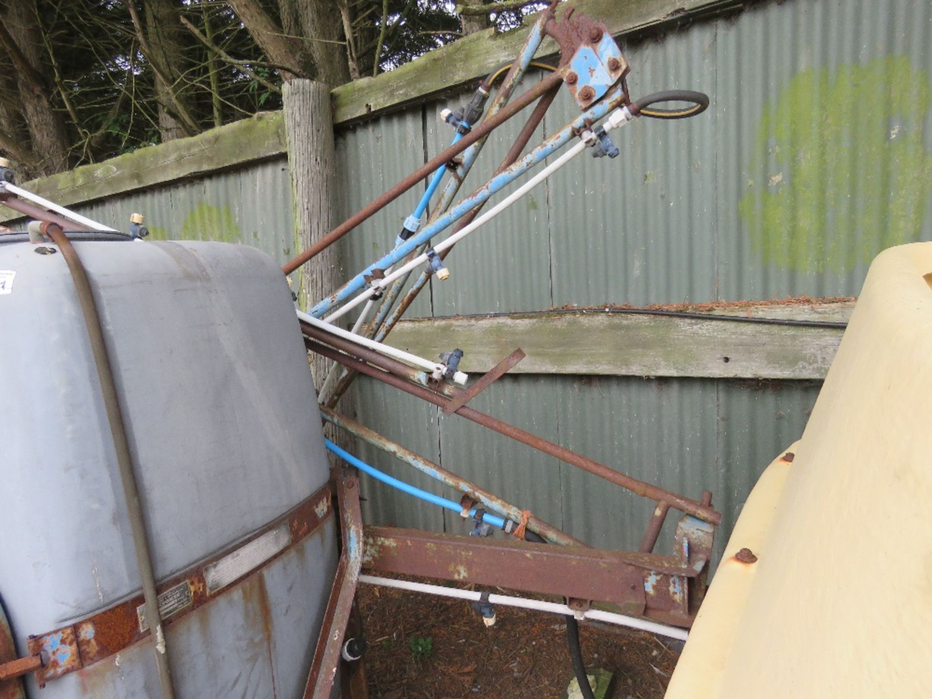 TRACTOR MOUNTED SPRAYER, PTO DRIVEN PUMP. THIS LOT IS SOLD UNDER THE AUCTIONEERS MARGIN SCHEME, T - Image 3 of 6