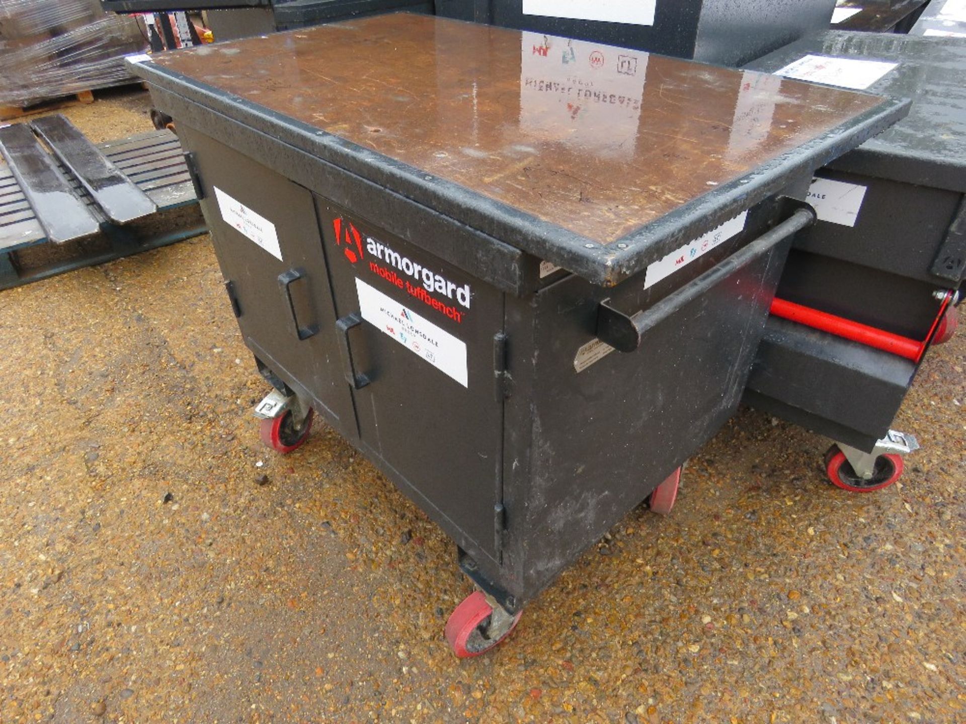 ARMORGARD MOBILE TUFFBENCH WORKBENCH . HAS KEYS. SOURCED FROM LARGE CONSTRUCTION COMPANY LIQUIDATION - Image 2 of 3
