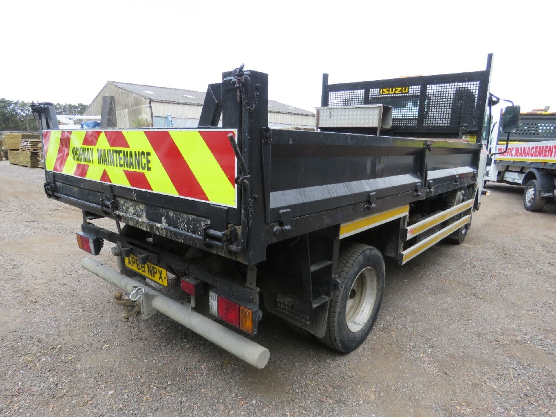 ISUZU URBAN EURO 6 7500KG TIPPER LORRY REG:AP68 NPX. ONE OWNER FROM NEW WITH V5. DIRECT FROM LOCAL U - Image 10 of 15