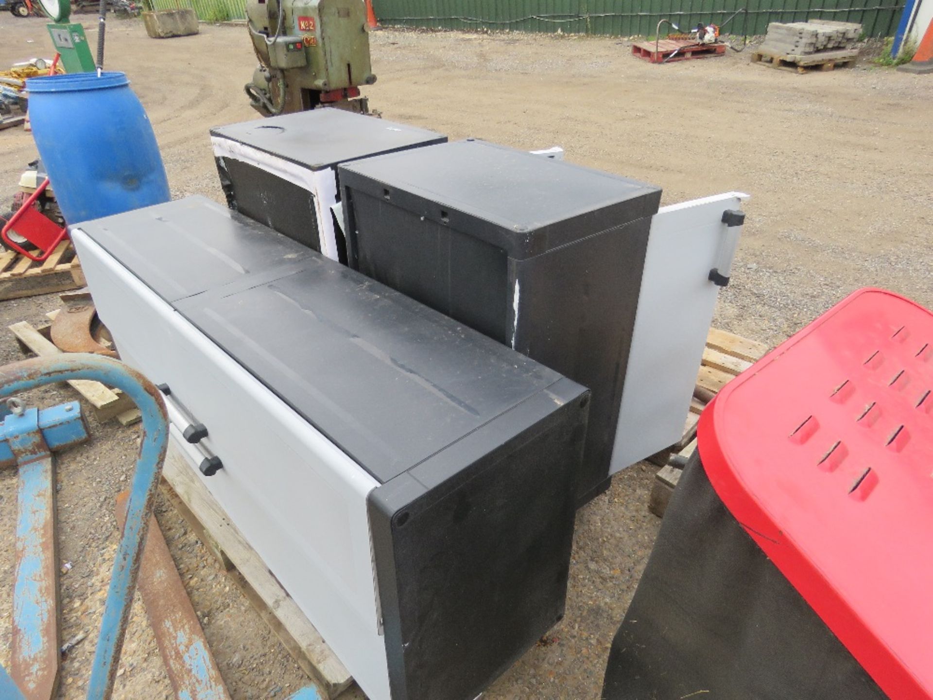 3 X PLASTIC WORKSHOP CABINETS. THIS LOT IS SOLD UNDER THE AUCTIONEERS MARGIN SCHEME, THEREFORE NO - Image 5 of 5