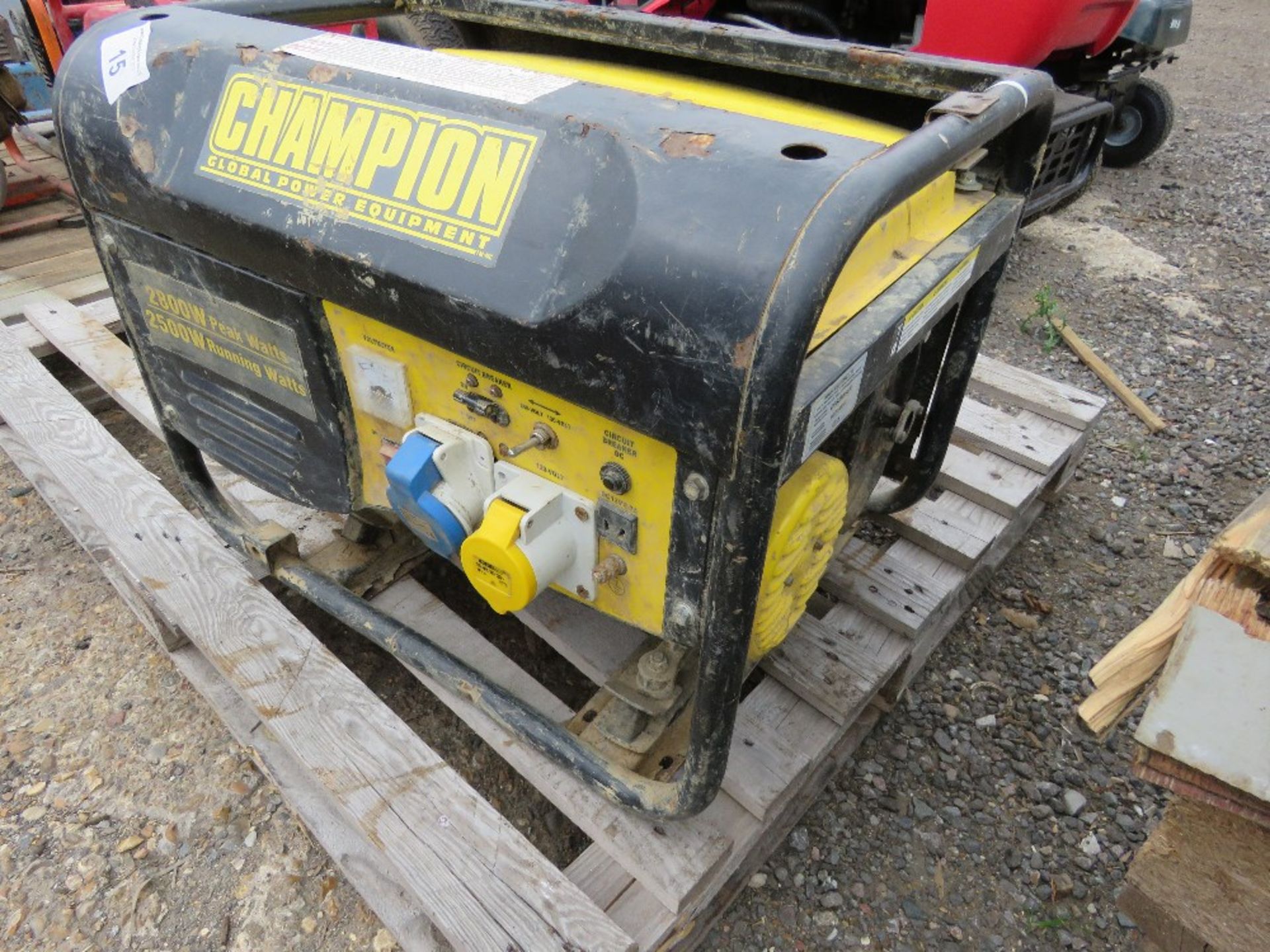 CHAMPION 2800WATT PETROL ENGINED GENERATOR. THIS LOT IS SOLD UNDER THE AUCTIONEERS MARGIN SCHEME, - Image 2 of 3
