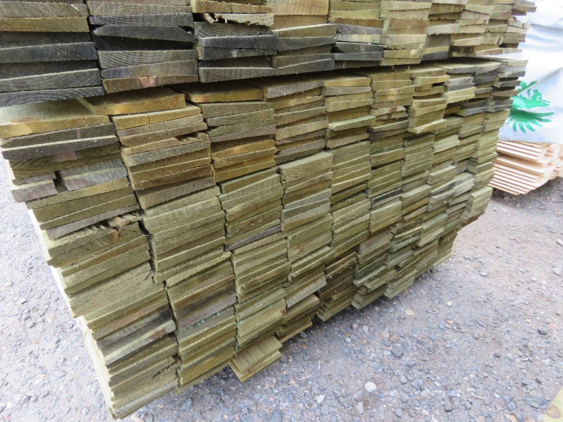 LARGE PACK OF PRESSURE TREATED FEATHER EDGE FENCE CLADDING TIMBER BOARDS. 1.80M LENGTH X 100MM WIDTH - Image 2 of 3