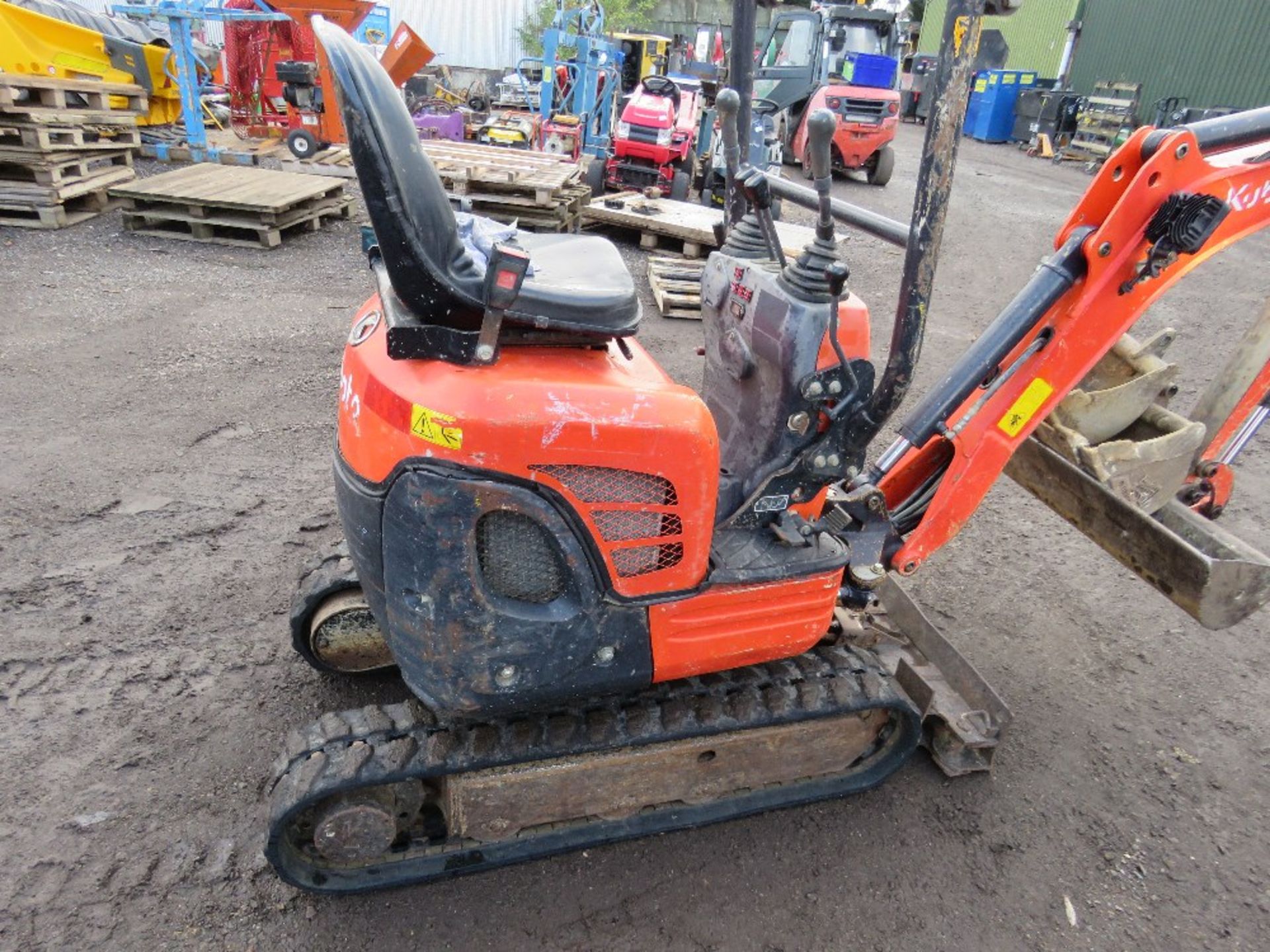 KUBOTA U10-3 MICRO EXCAVATOR WITH 3NO BUCKETS. 2503 REC HOURS. YEAR 2016 BUILD. SN:25787. DIRECT FRO - Image 5 of 10