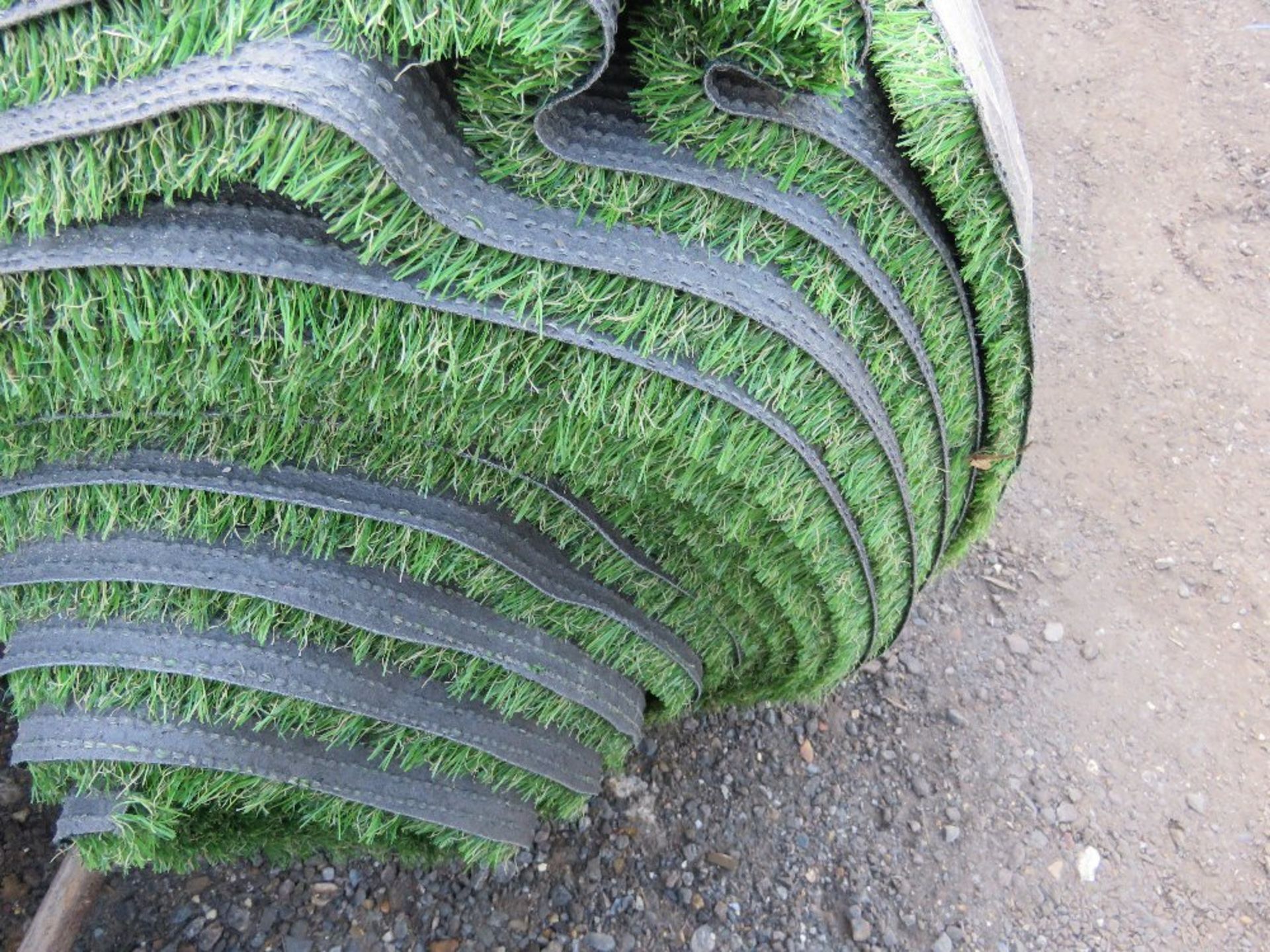3 X ROLLS OF QUALITY ASTRO TURF GRASS 8-10FT. THIS LOT IS SOLD UNDER THE AUCTIONEERS MARGIN SCHEM - Image 4 of 4