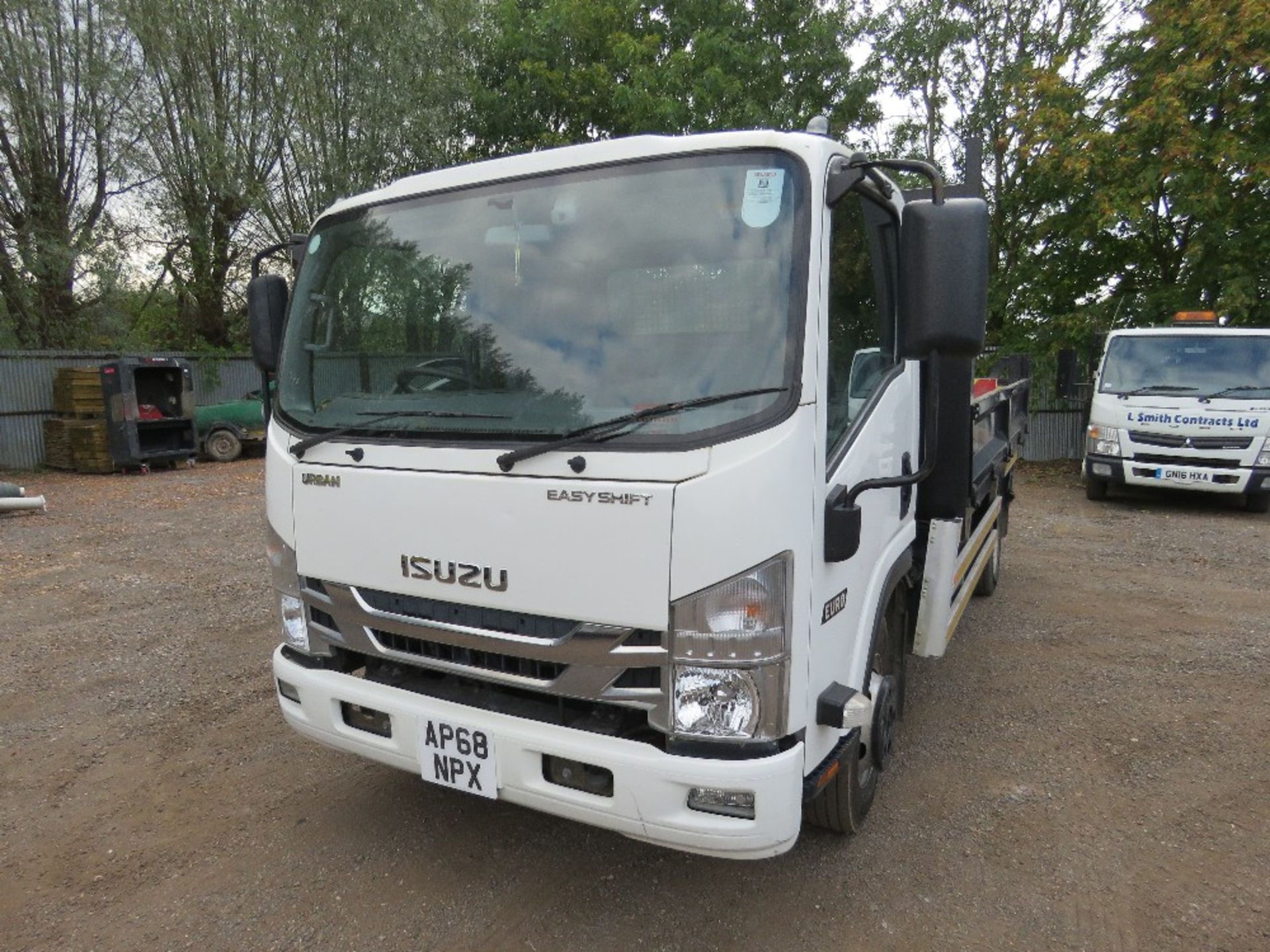 ISUZU URBAN EURO 6 7500KG TIPPER LORRY REG:AP68 NPX. ONE OWNER FROM NEW WITH V5. DIRECT FROM LOCAL U - Image 5 of 15