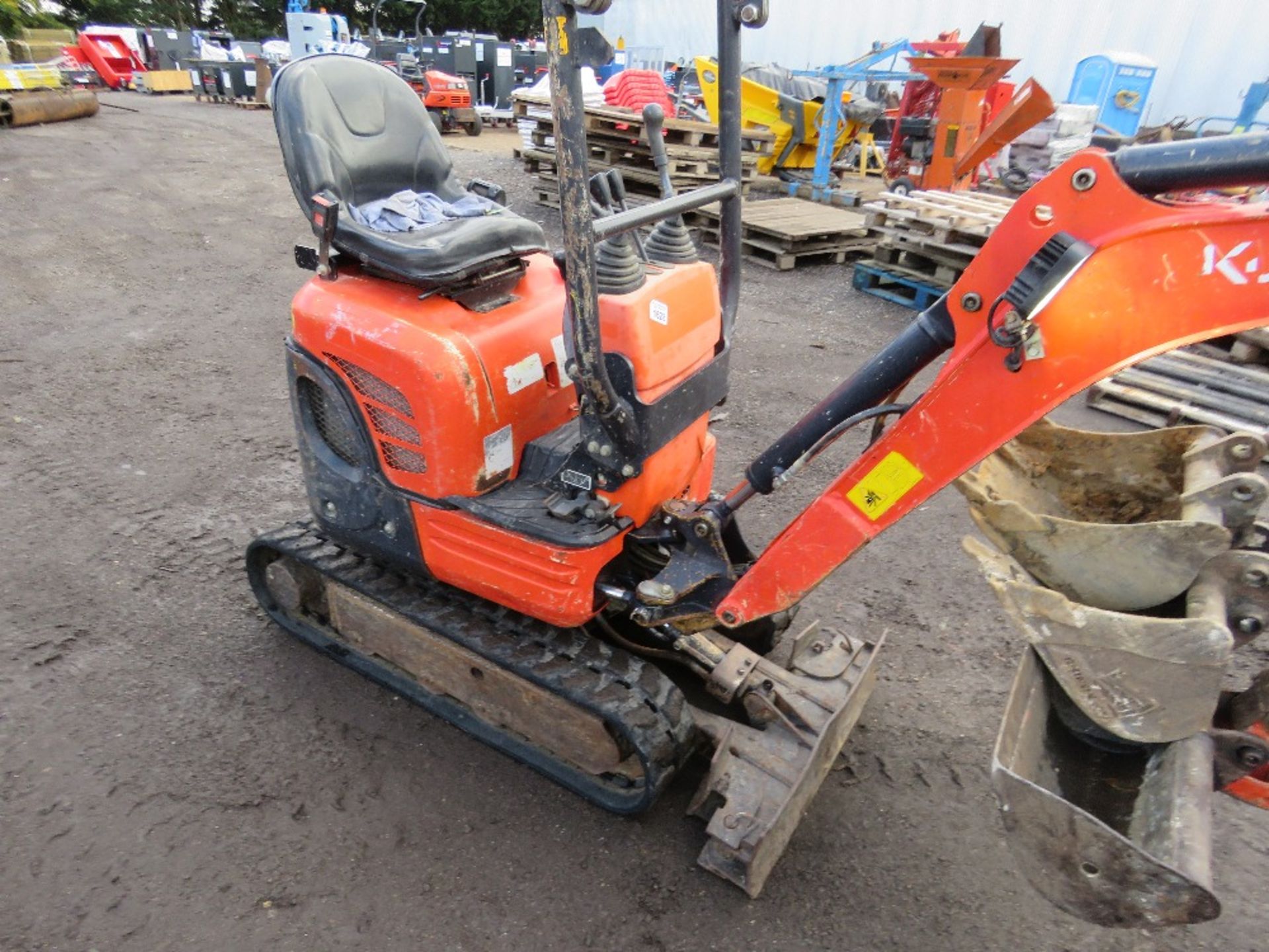 KUBOTA U10-3 MICRO EXCAVATOR WITH 3NO BUCKETS. 2503 REC HOURS. YEAR 2016 BUILD. SN:25787. DIRECT FRO - Image 4 of 10