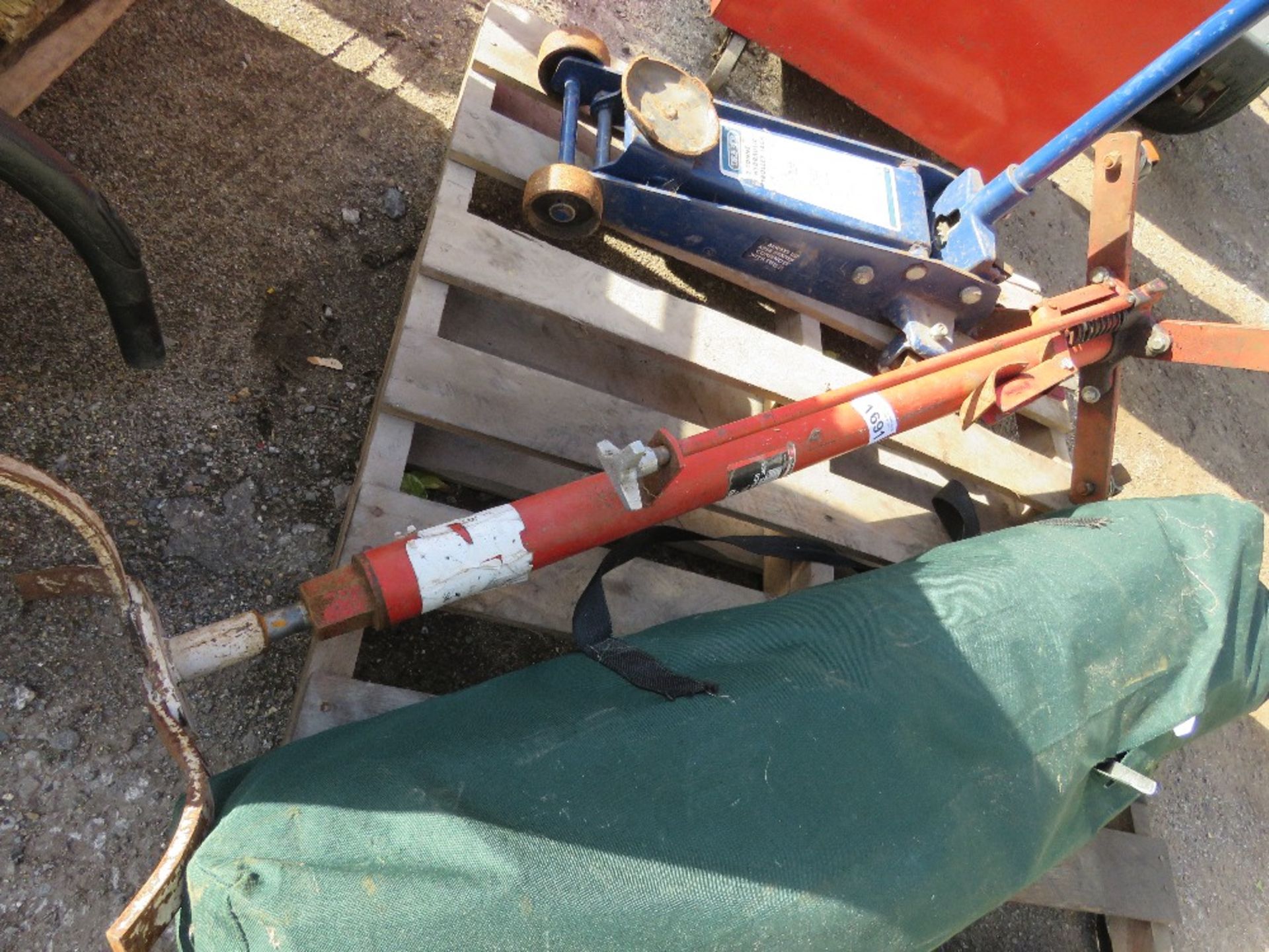 TROLLEY JACK, TRANSMISSION JACK AND WORK TENT. THIS LOT IS SOLD UNDER THE AUCTIONEERS MARGIN SCH - Image 3 of 4