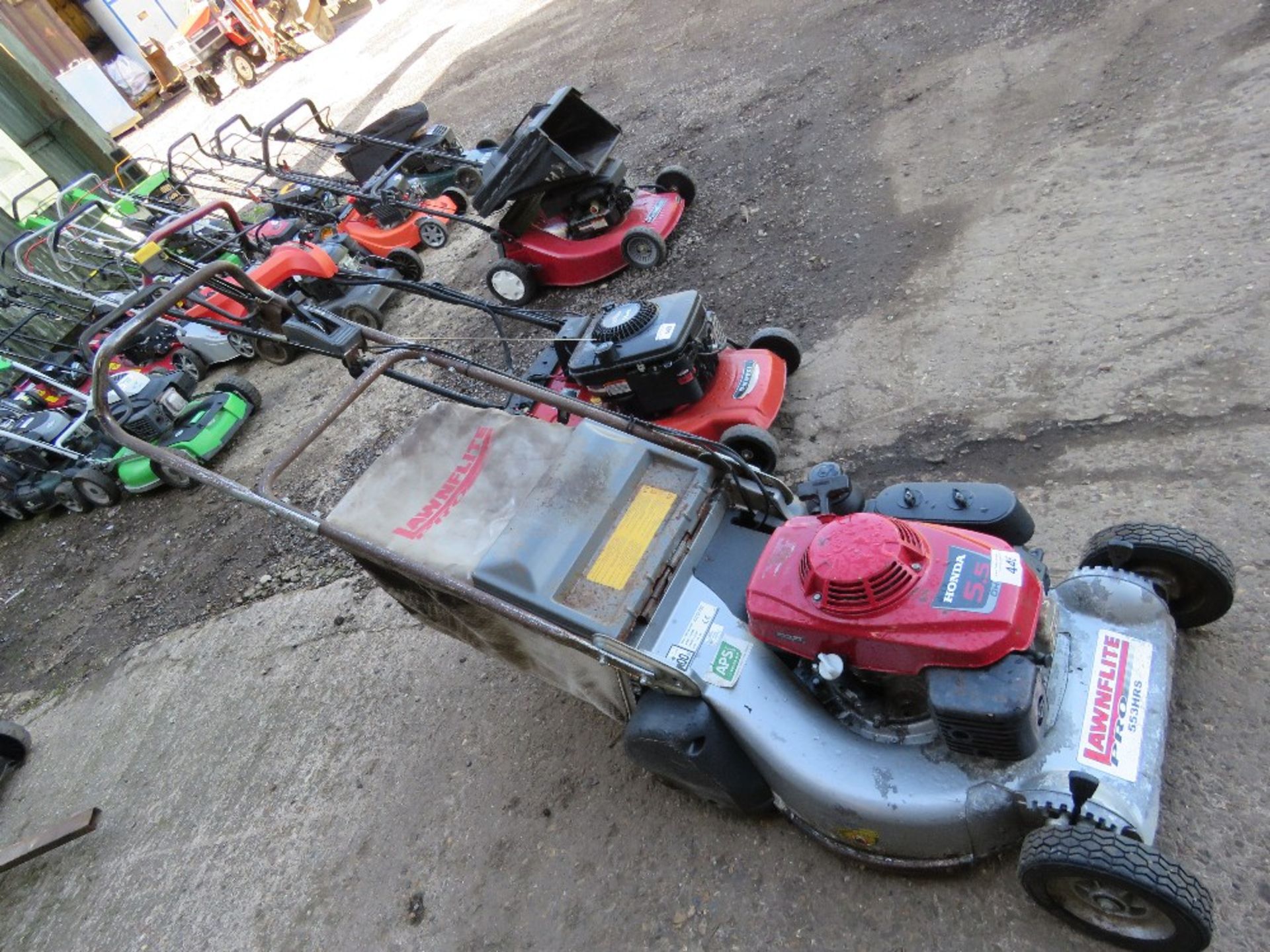 LAWNFLITE HONDA 5.5HP PETROL ENGINED ROTARY LAWNMOWER. WITH COLLECTOR. THIS LOT IS SOLD UNDER TH - Image 2 of 3