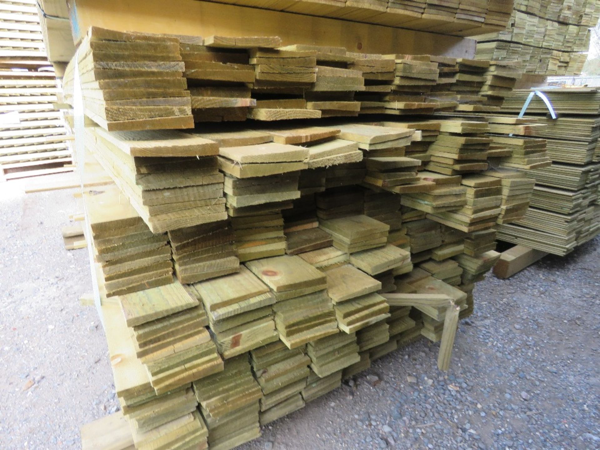 LARGE PACK OF TREATED FEATHER EDGE TIMBER CLADDING BOARDS: 1.4-1.8M LENGTH X 100MM WIDTH APPROX. - Image 2 of 3