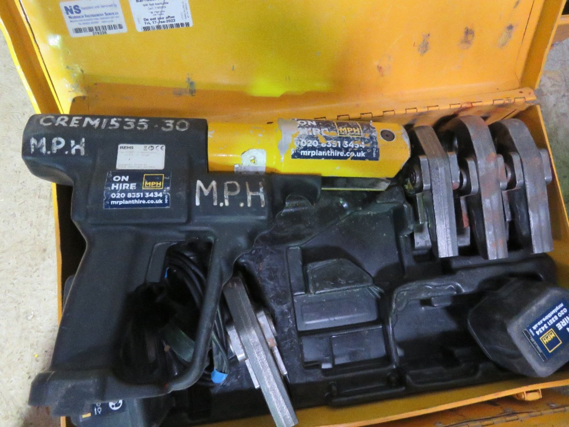 REMS BATTERY POWERED POWER PRESS TOOL WITH 4NO HEADS, BATTERY AND CHARGER AS SHOWN. WHEN TESTED WAS - Image 2 of 2