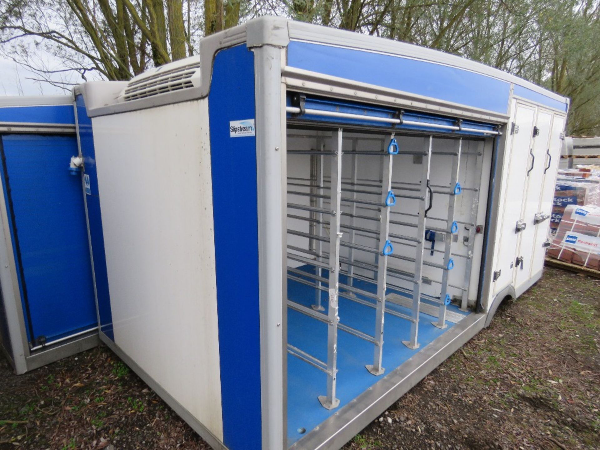 TEMPERATURE CONTROLLED DELIVERY VAN BODY WITH ROLLER SHUTTERS. 13FT LENGTH APPROX. - Image 2 of 6