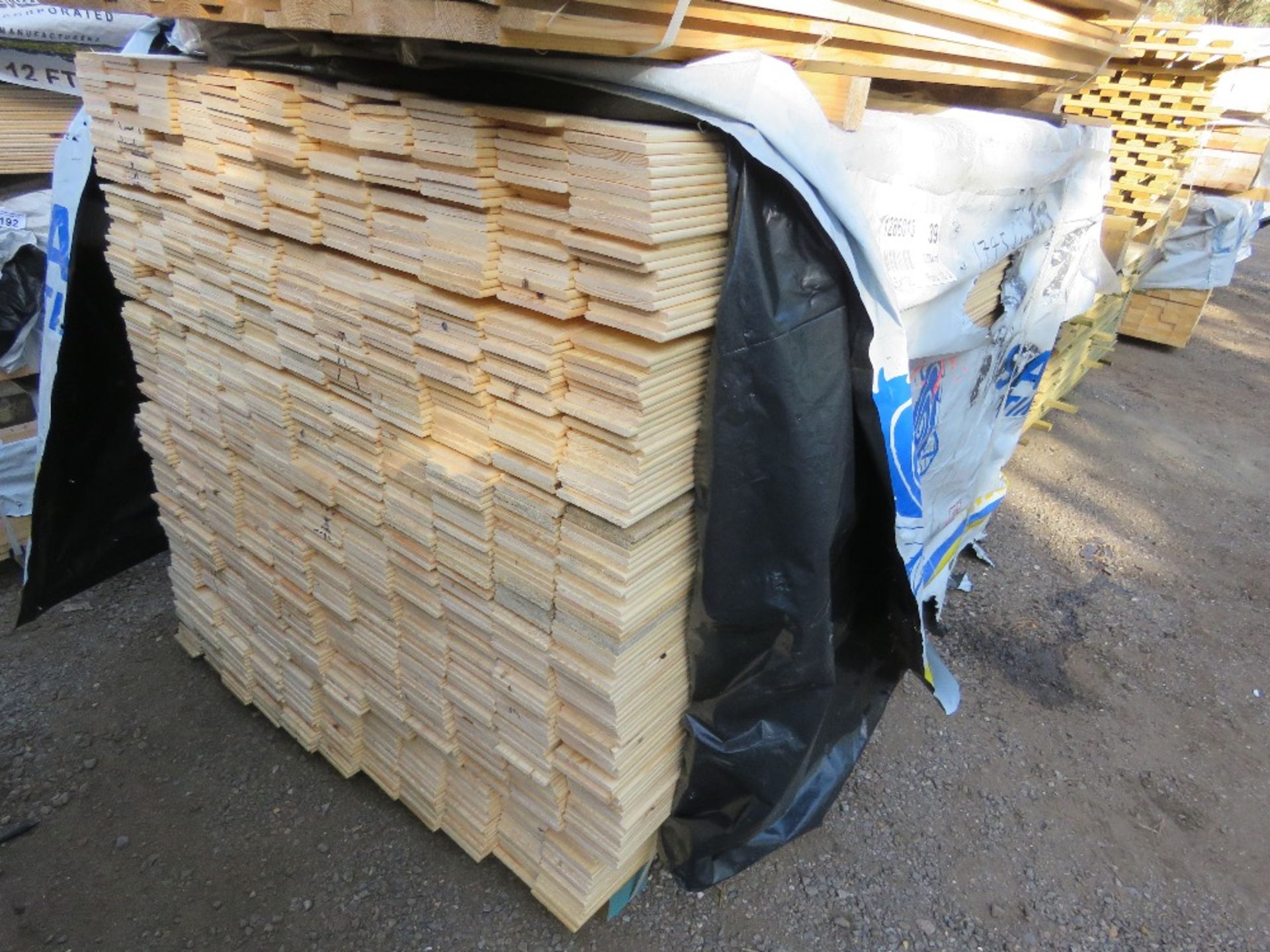 EXTRA LARGE PACK OF UNTREATED HIT AND MISS FENCE CLADDING TIMBER BOARDS. 1.74M LENGTH X 100MM WIDTH