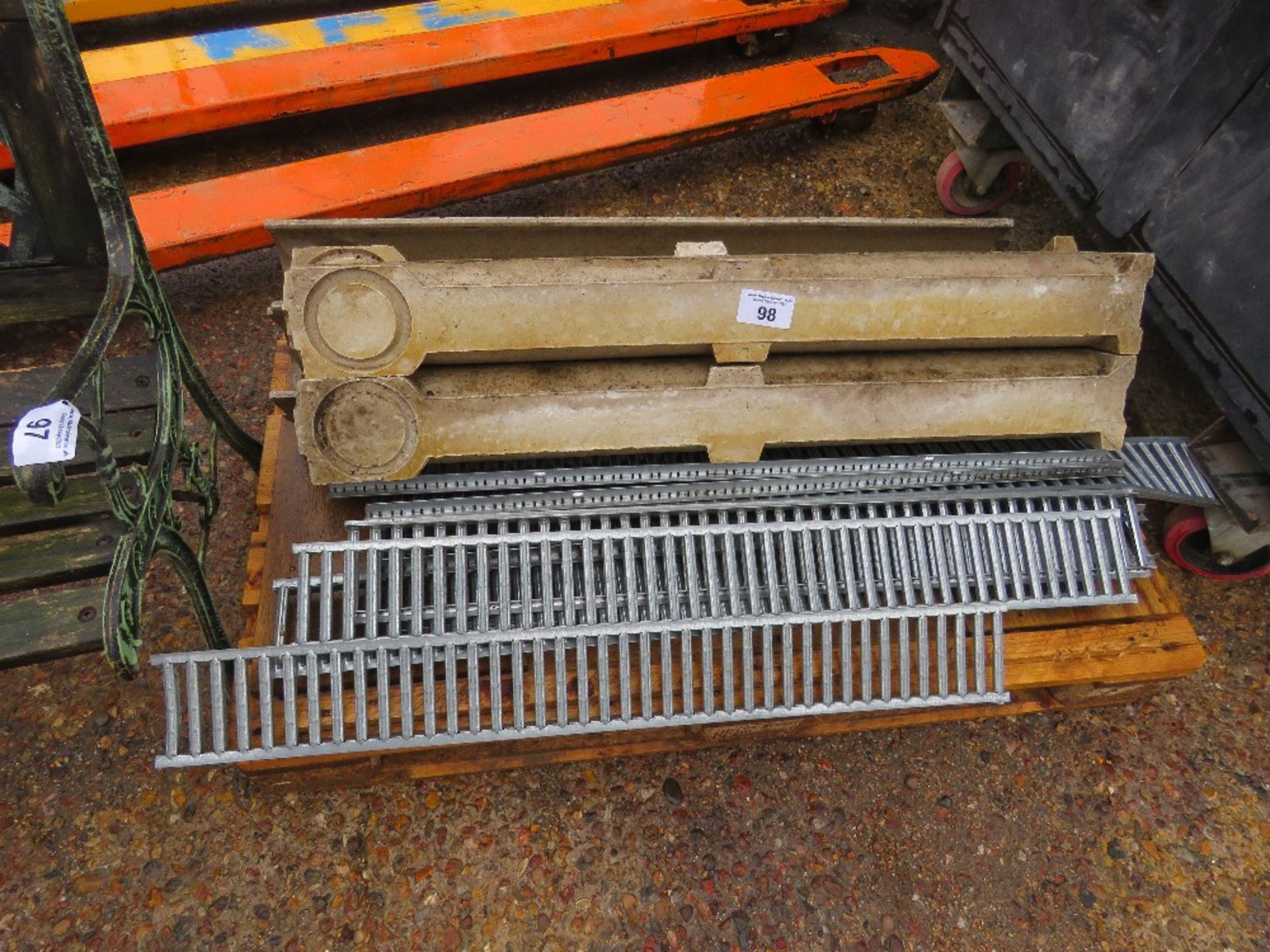 QUANTITY OF DRAINAGE GULLEYS. THIS LOT IS SOLD UNDER THE AUCTIONEERS MARGIN SCHEME, THEREFORE NO - Image 3 of 3