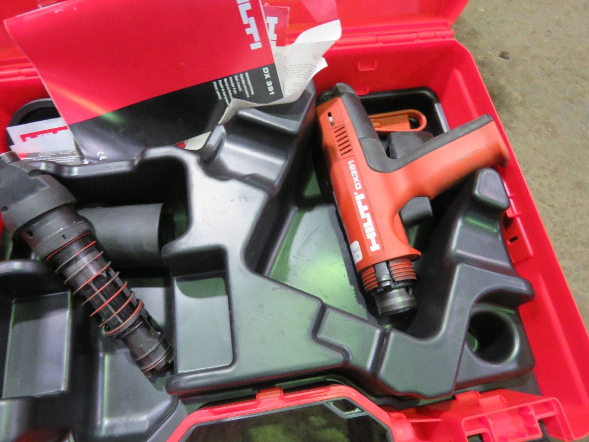HILTI DX351 NAIL GUN FOR SPARES OR REPAIR SOURCED FROM LARGE CONSTRUCTION COMPANY LIQUIDATION.