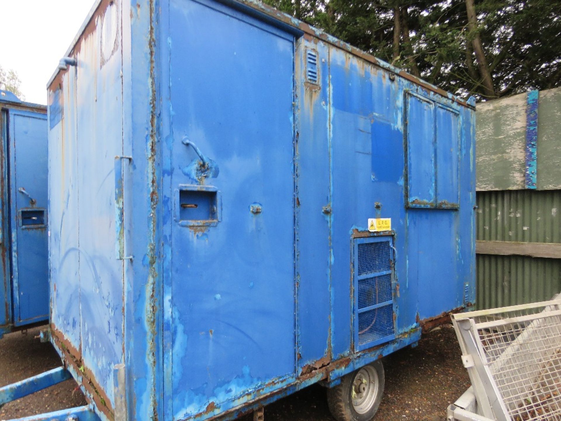 TOWED SINGLE AXLE WELFARE TRAILER WITH TOILET 12FT LENGTH APPROX. - Image 4 of 13